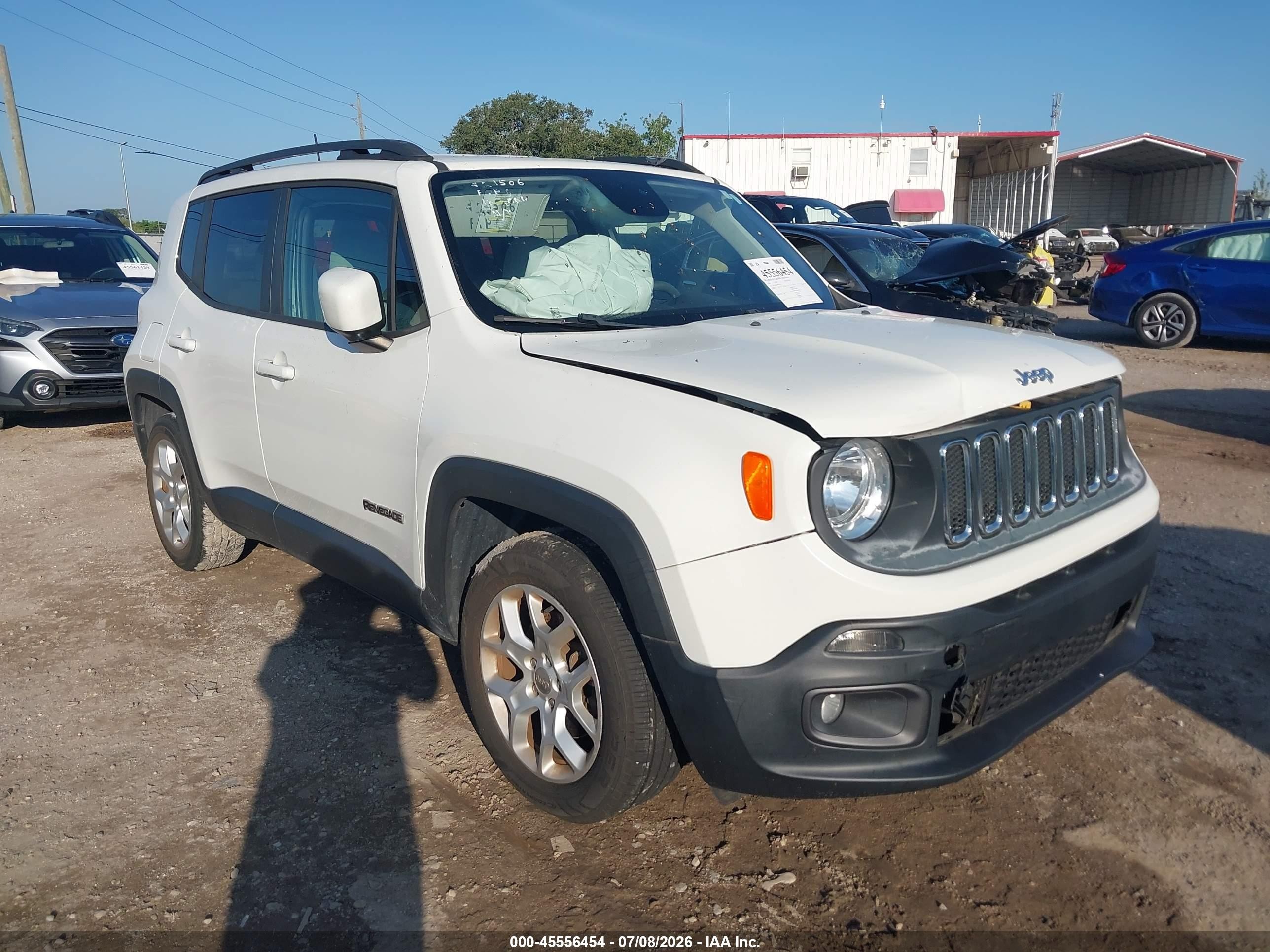 2018 Jeep Renegade Latitude, VIN ZACCJABBXJPH63119 — Front end