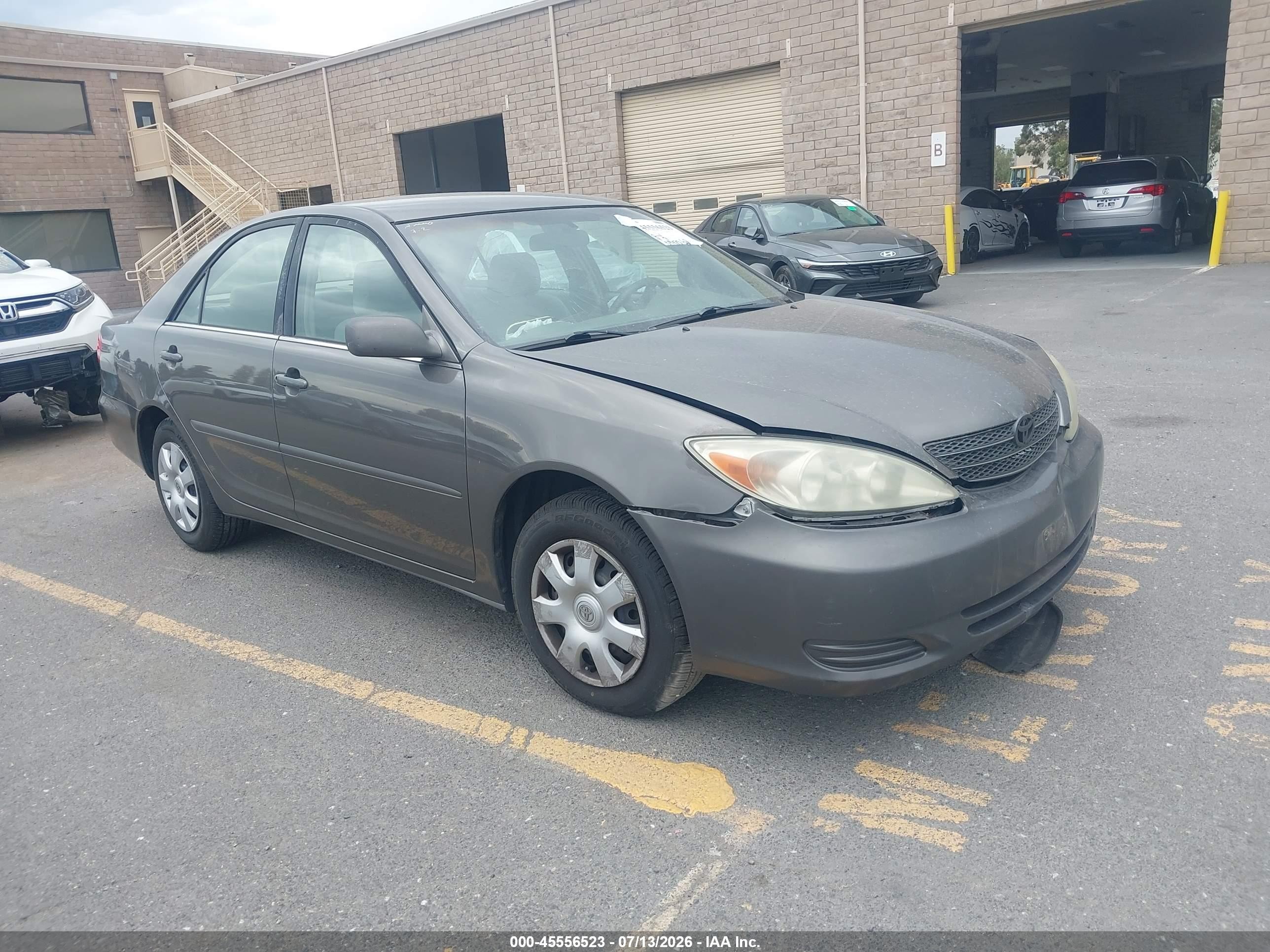 2003 Toyota Camry LE, VIN 4T1BE32K63U648784 — Front end
