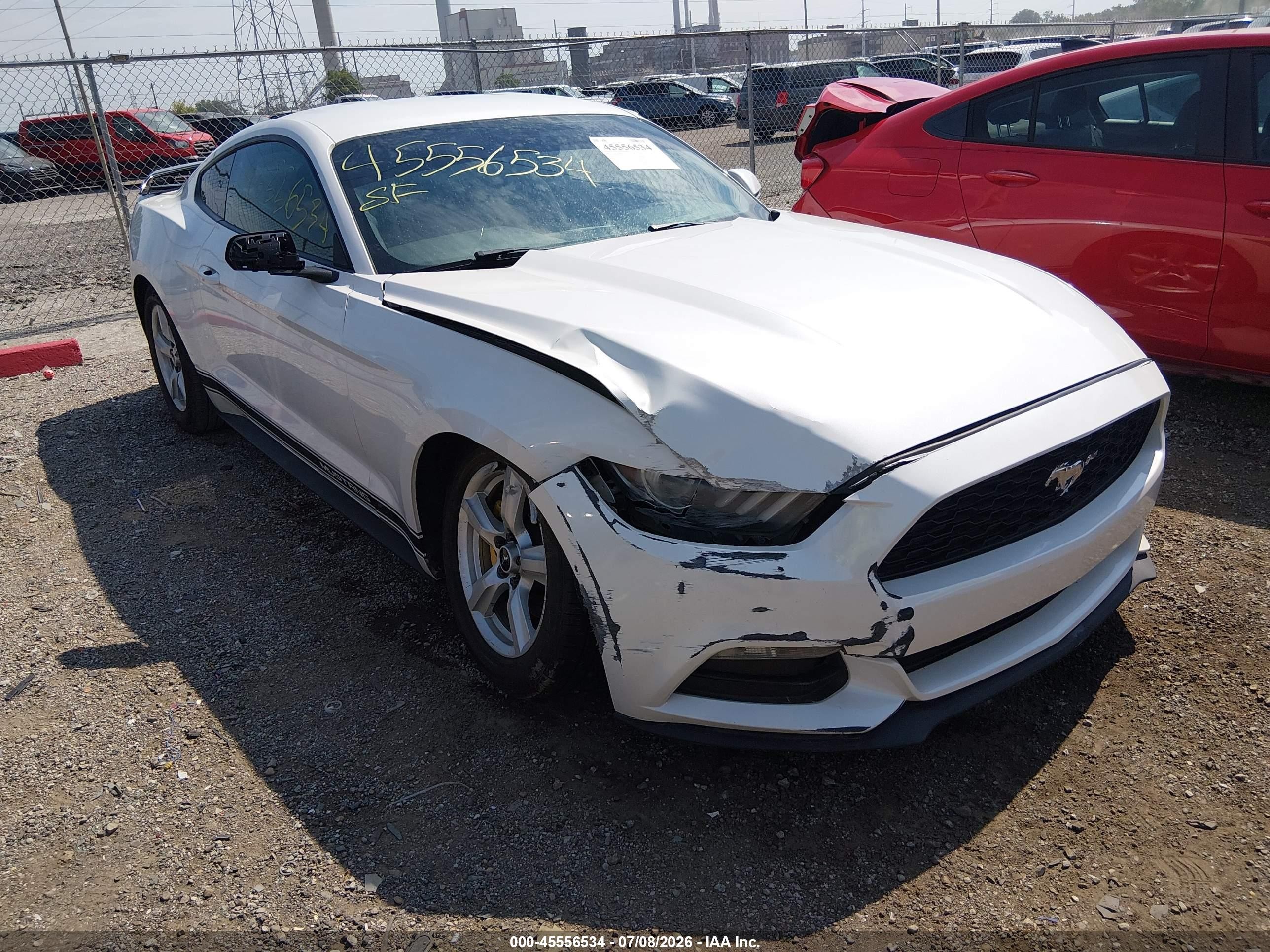 2017 Ford Mustang V6, VIN 1FA6P8AM4H5230585 — Перед