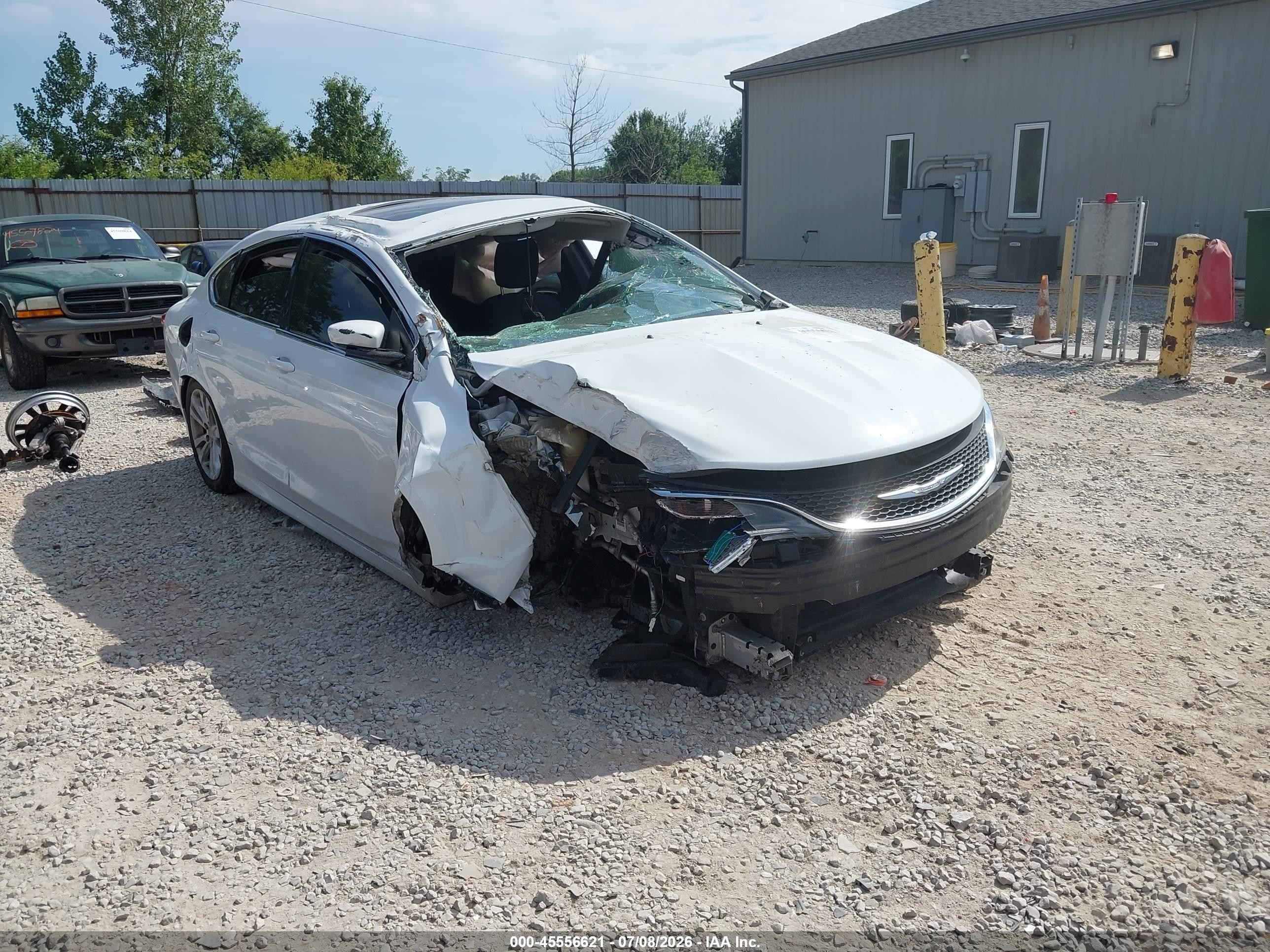 2016 Chrysler 200 Limited, VIN 1C3CCCAB5GN115104 — Front end
