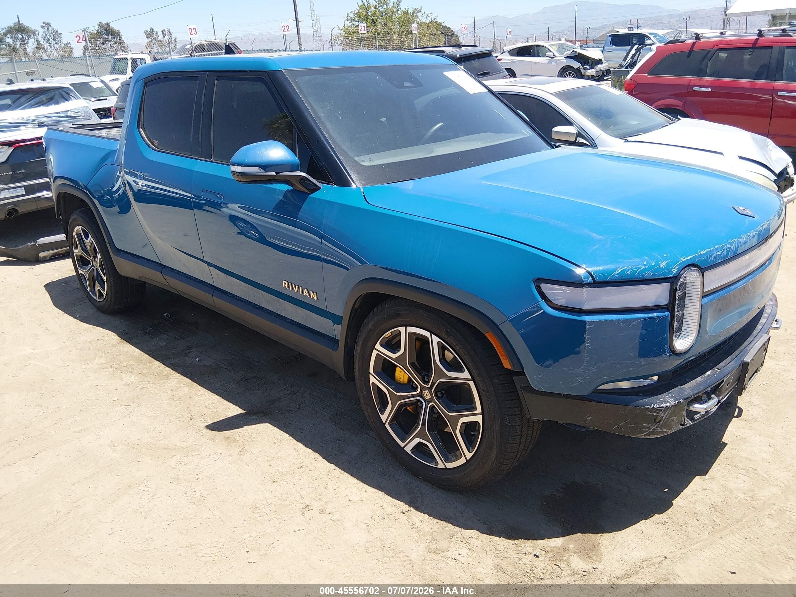 2022 Rivian R1T Adventure, VIN 7FCTGAAAXNN006415 — Rear end