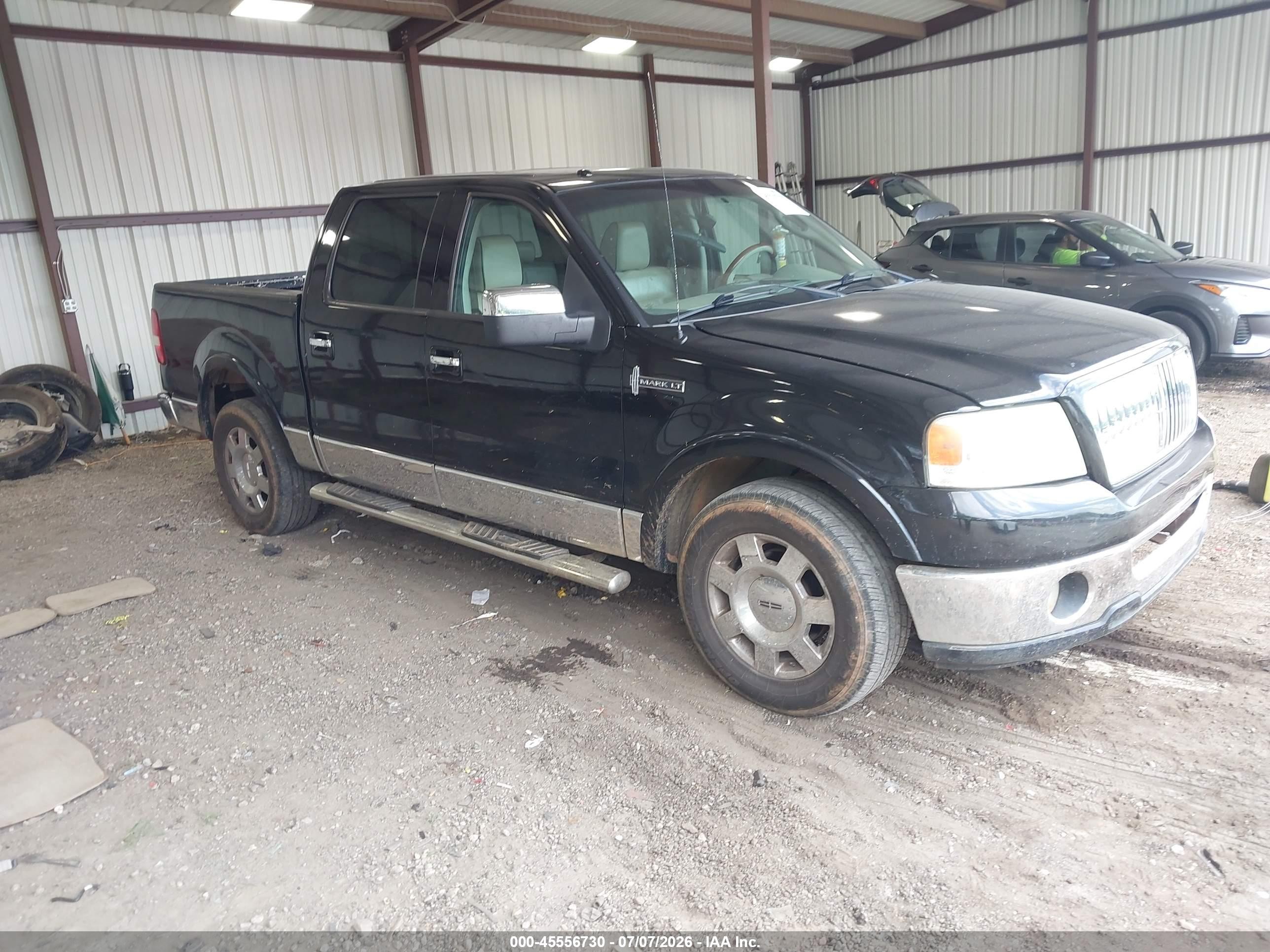 2006 Lincoln Mark LT, VIN 5LTPW16576FJ25456 — Бок