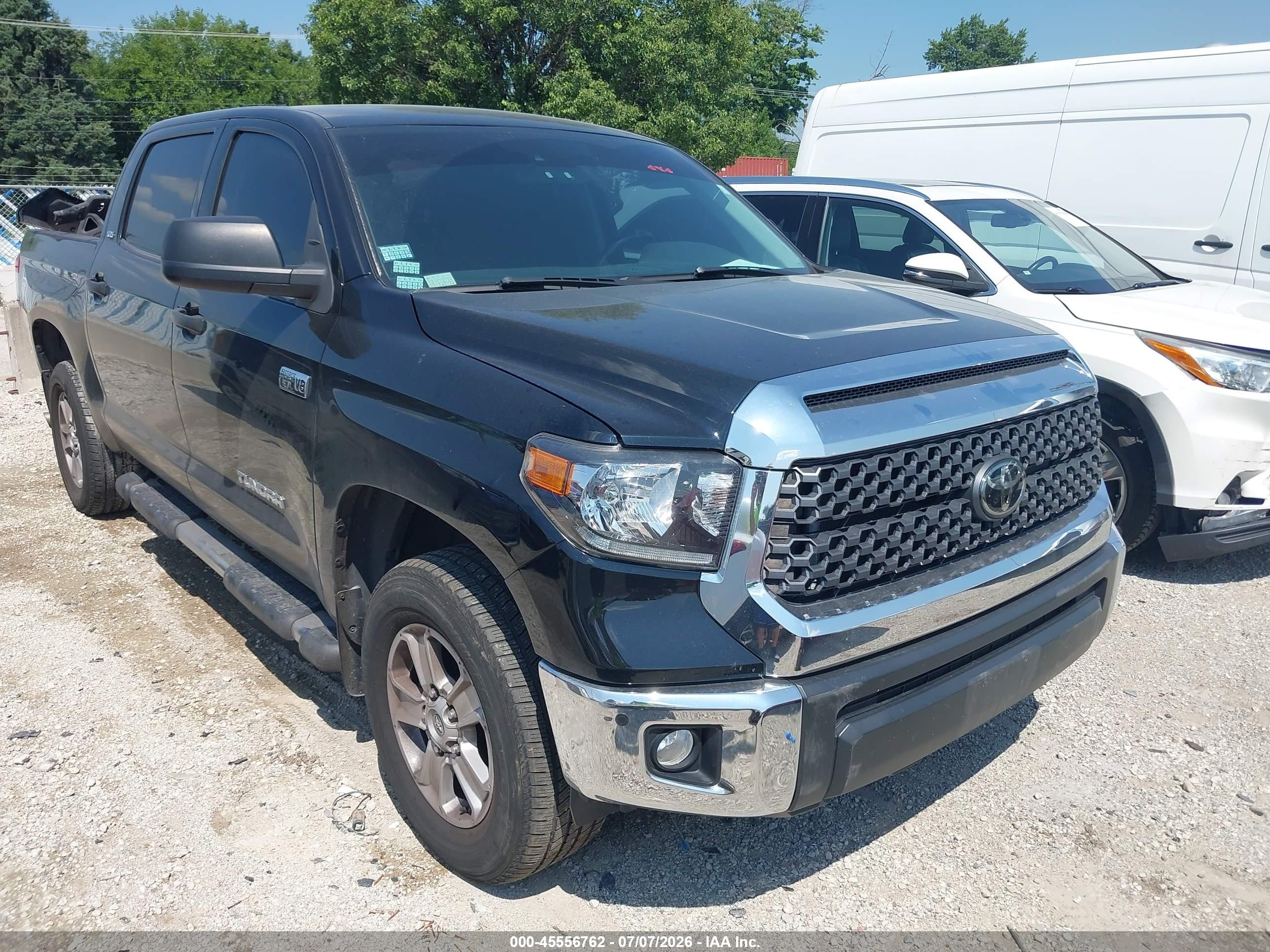 2021 Toyota Tundra SR5, VIN 5TFDY5F10MX001914 — Зад