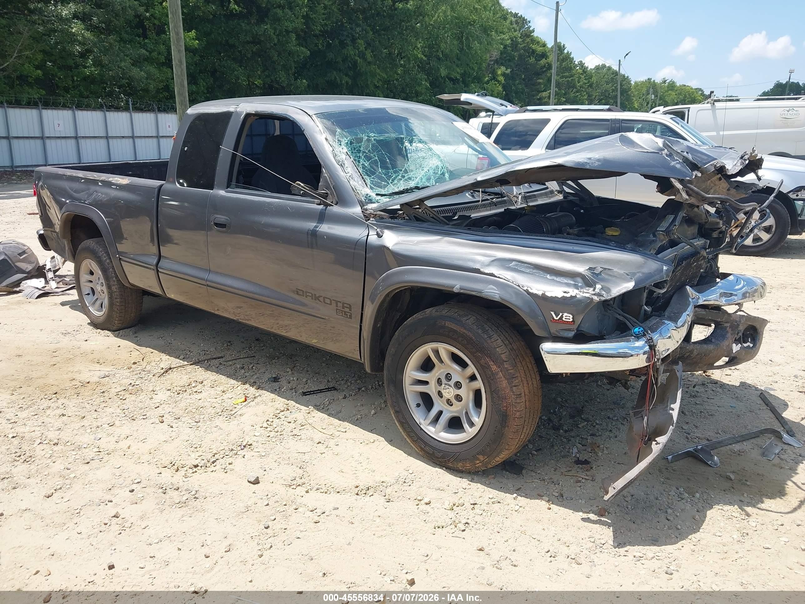 2003 Dodge Dakota SLT, VIN 1D7HL42N63S132222 — Front end