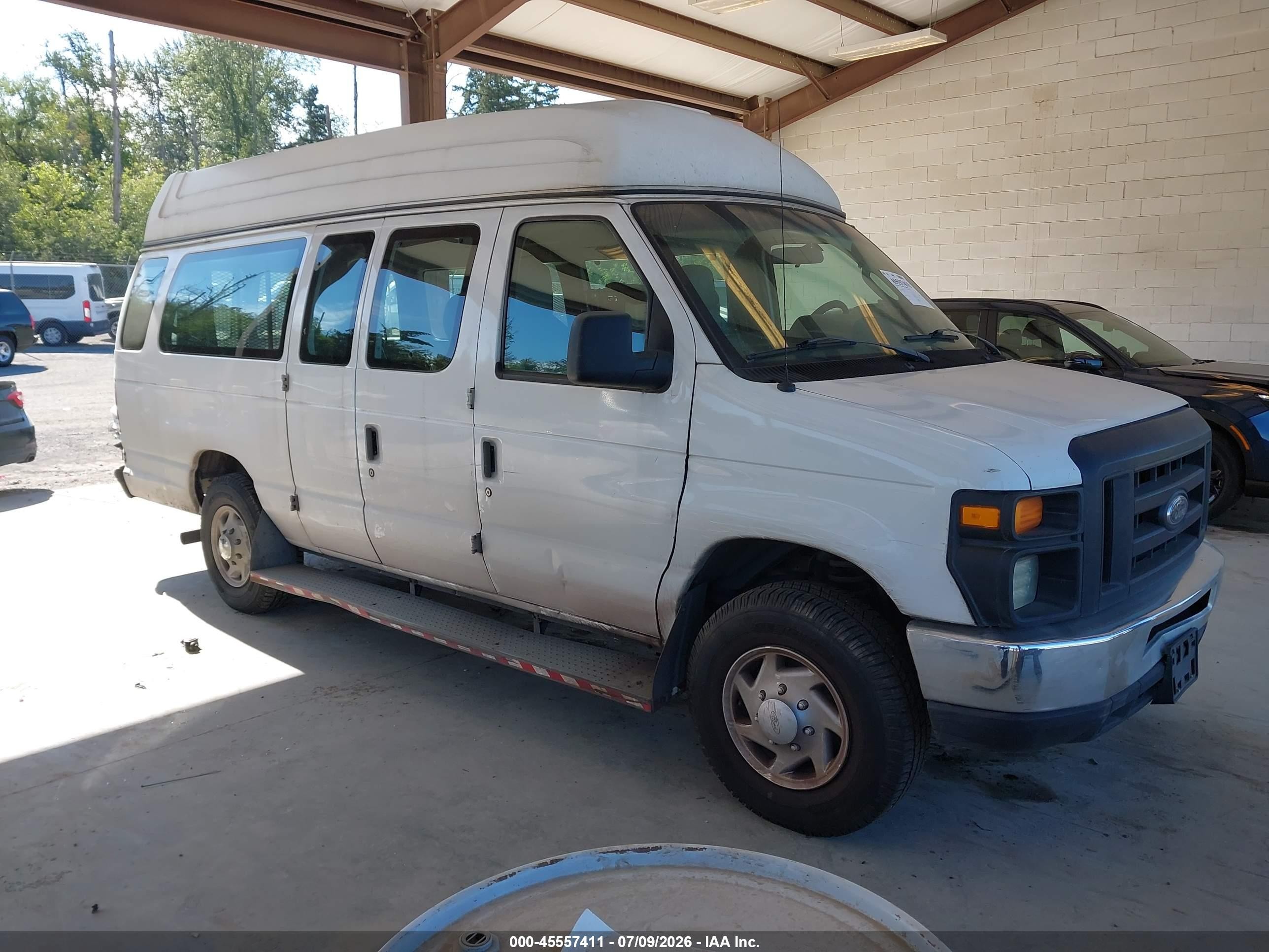 2011 Ford Econoline Cargo Commercial, VIN 1FTSS3EL2BDA04263 — Front end