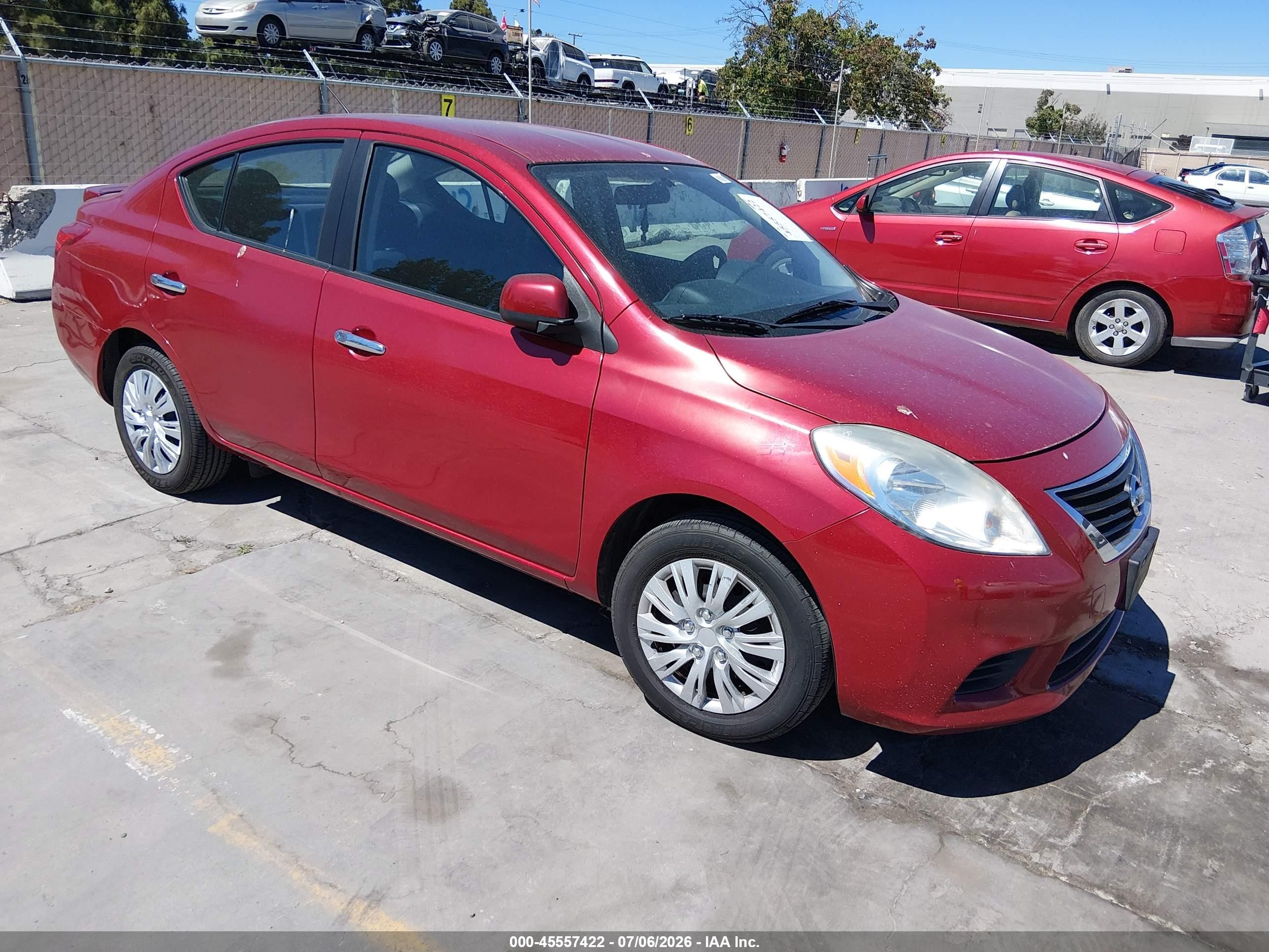 2013 Nissan Versa SV, VIN 3N1CN7AP5DL852522 — Side