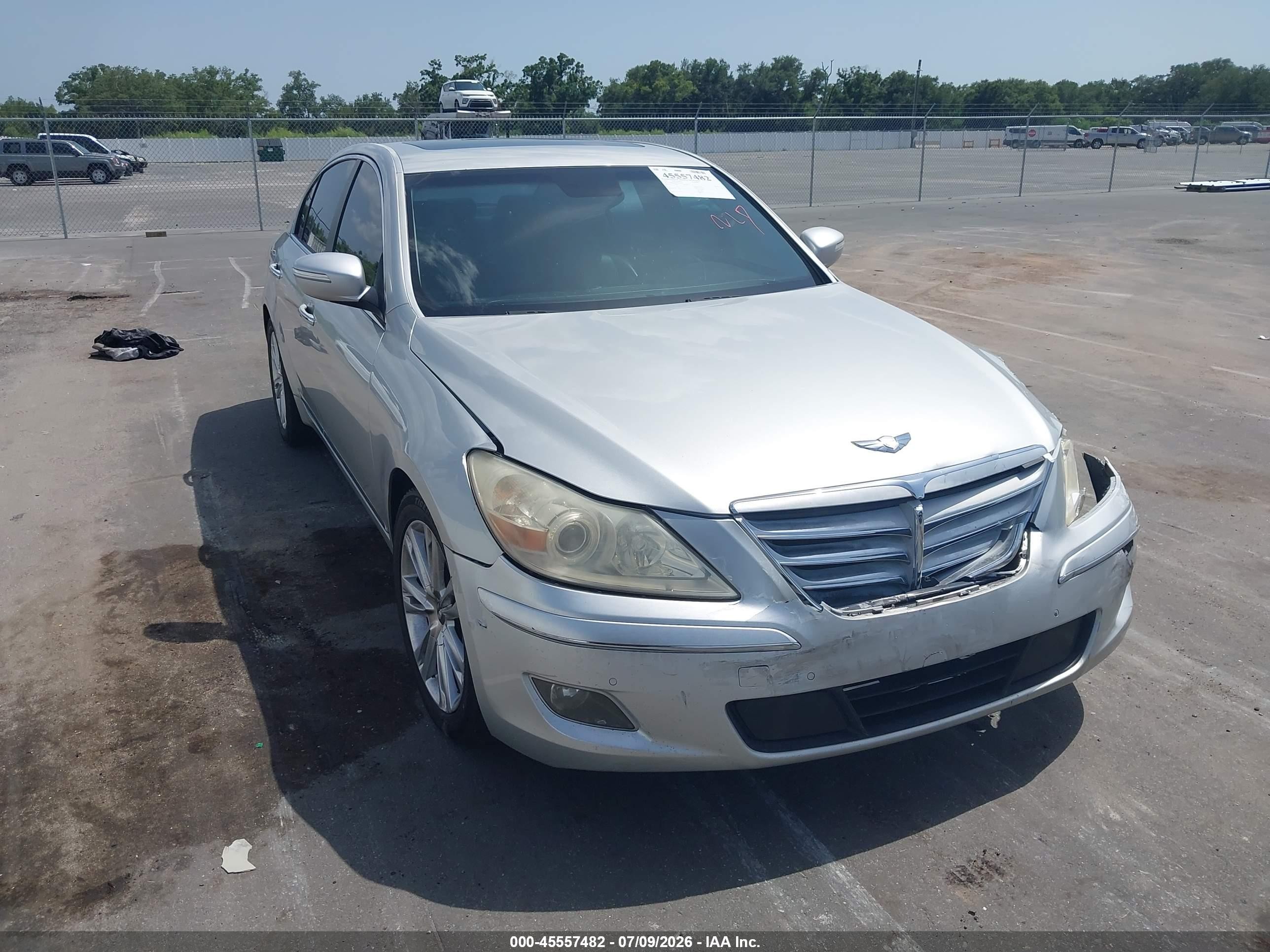 2011 Hyundai Genesis, VIN KMHGC4DF9BU114825 — Front end