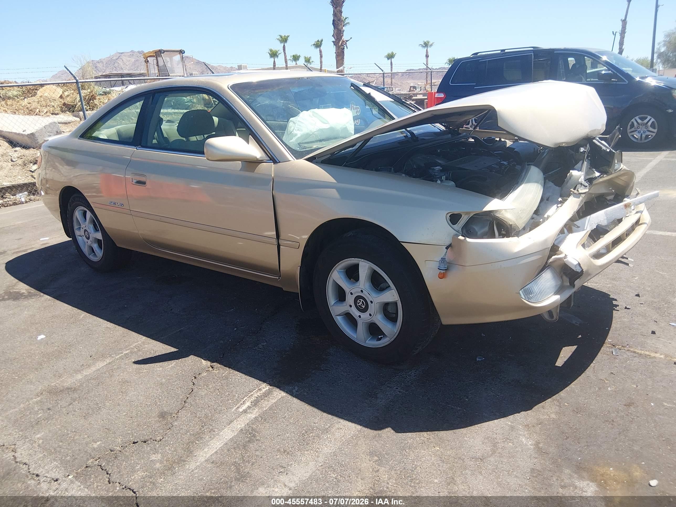 2001 Toyota Solara SE, VIN 2T1CF22P31C436544 — Front end