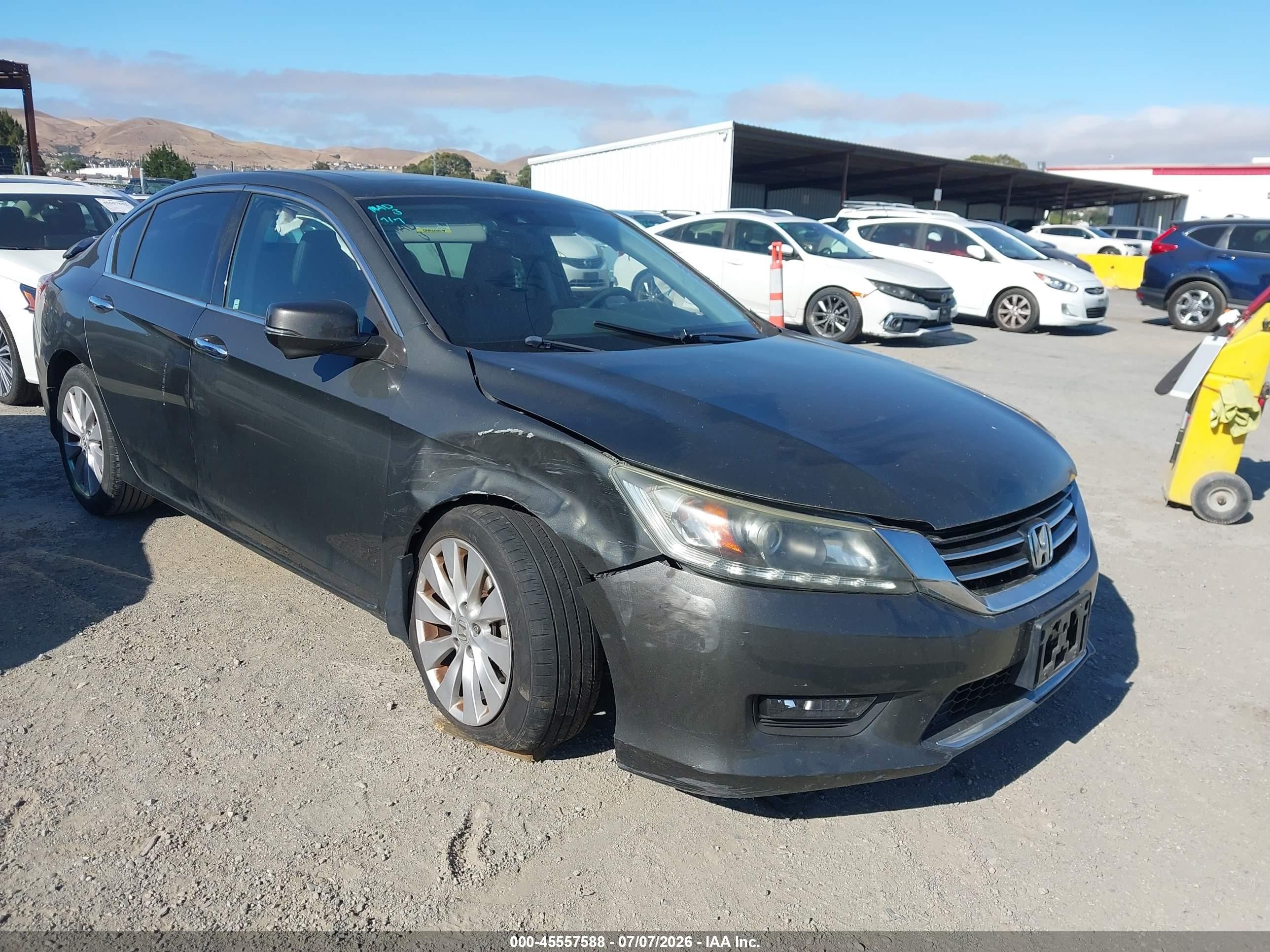 2014 Honda Accord EX-L, VIN 1HGCR3F88EA034482 — Front end