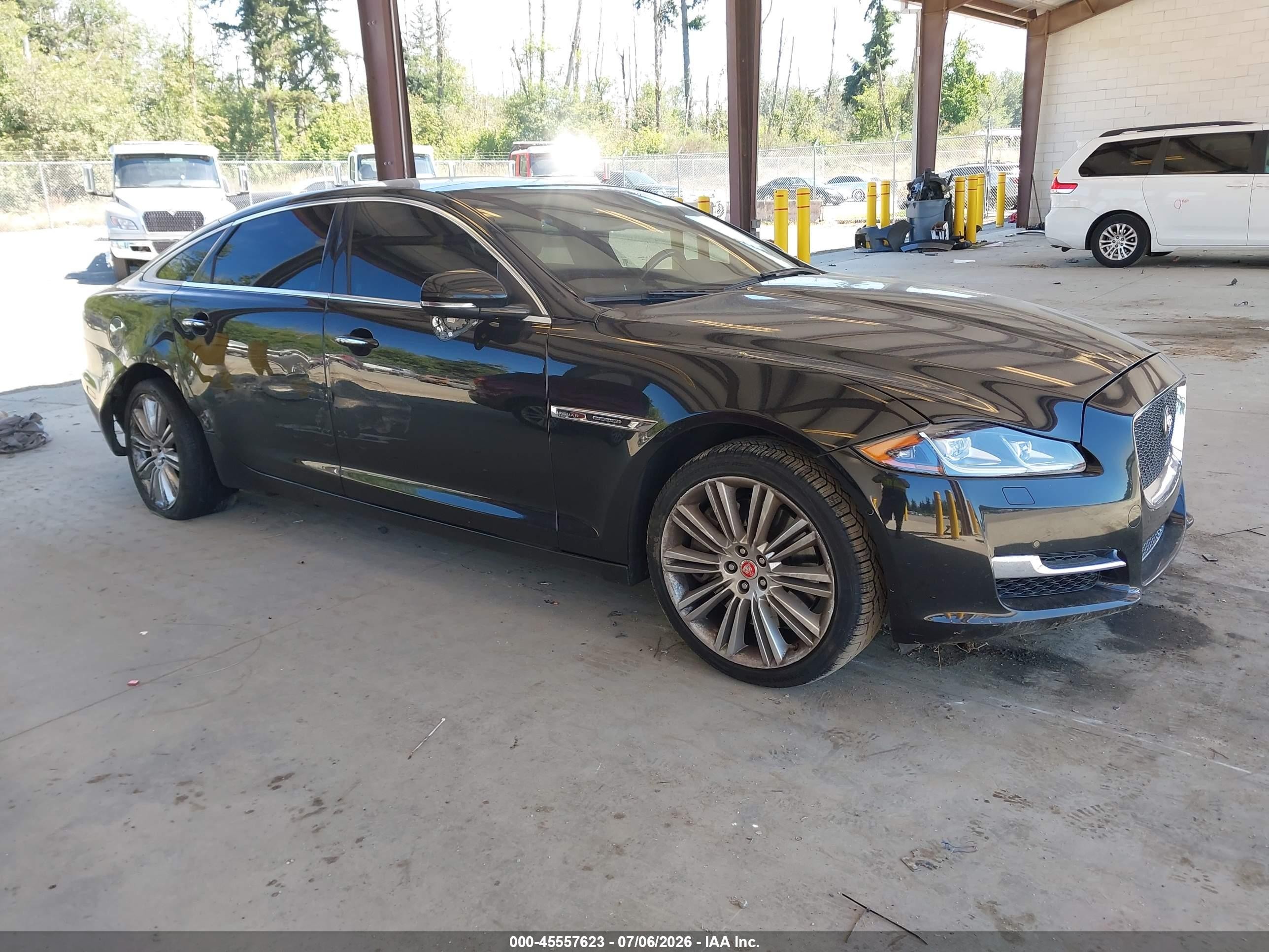 2016 Jaguar XJ Supercharged, VIN SAJWA2GE3GMW03033 — Front end
