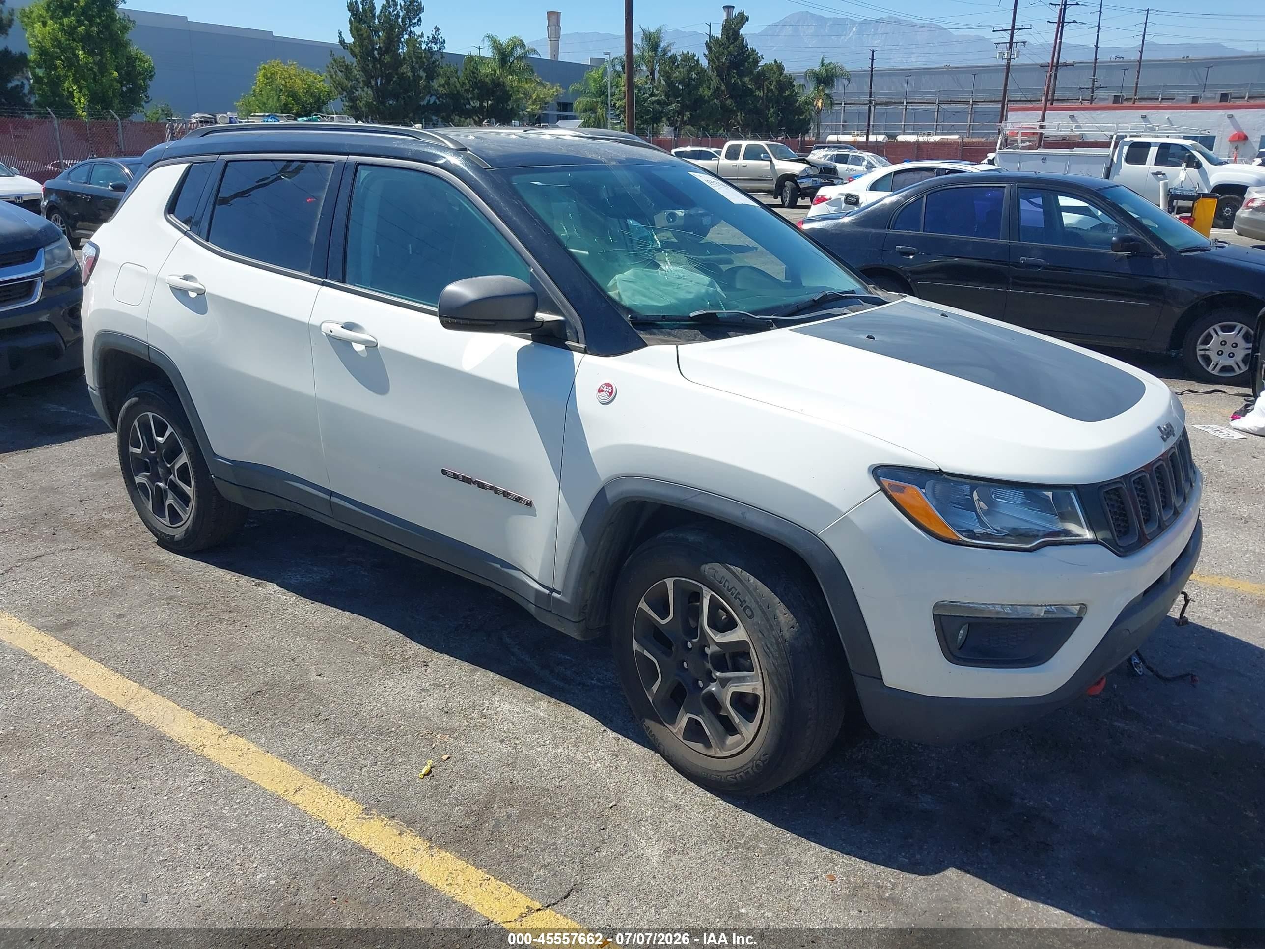 2020 Jeep Compass Trailhawk, VIN 3C4NJDDB8LT177196 — Front end