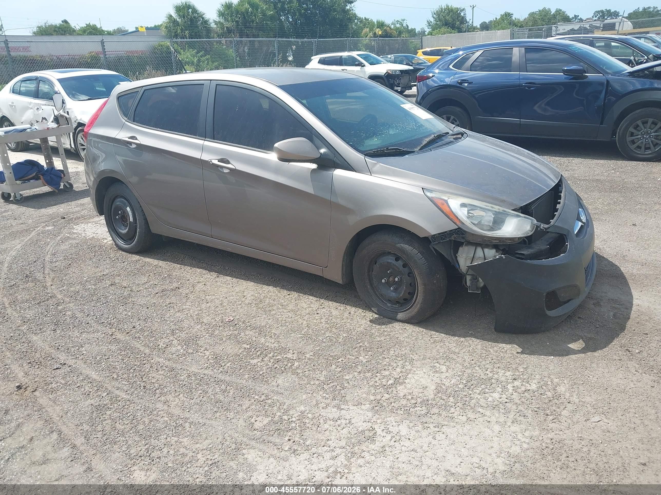 2014 Hyundai Accent GS, VIN KMHCT5AE7EU145804 — Front end