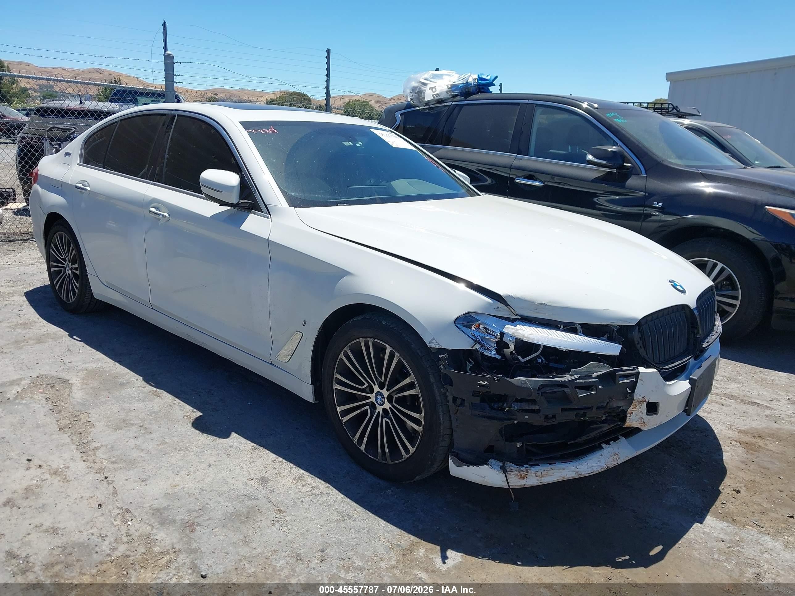 2018 BMW 5 Series 530e, VIN WBAJA9C57JB033514 — Front end