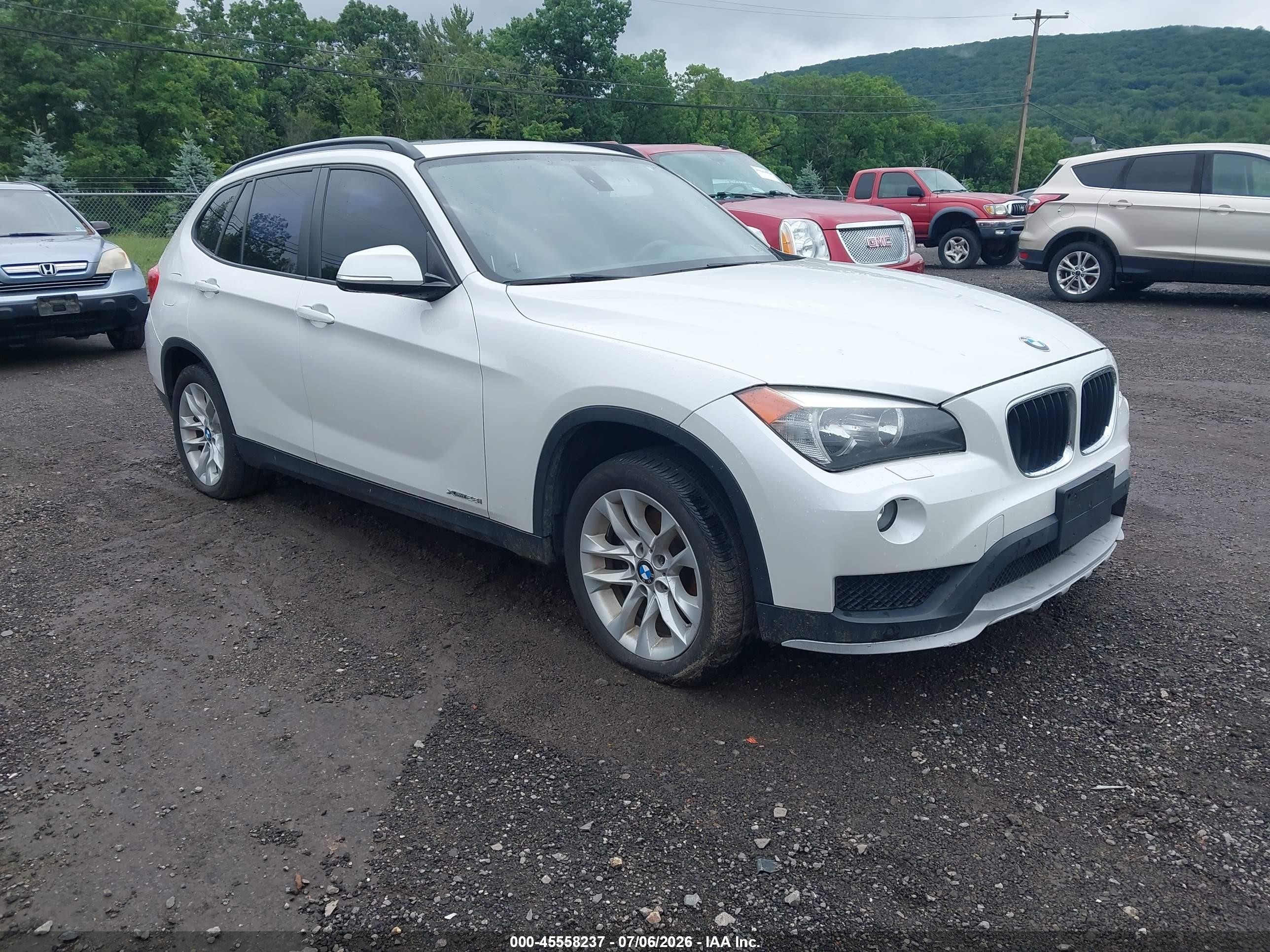 2015 BMW X1 xDrive28i, VIN WBAVL1C57FVY37928 — Normal wear