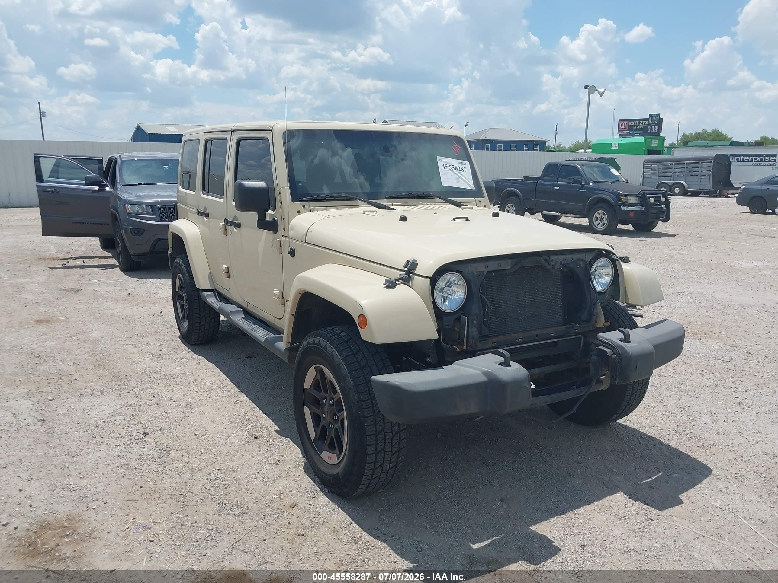 2011 Jeep Wrangler Unlimited Sport, VIN 1J4BA3H15BL625431 — Перед