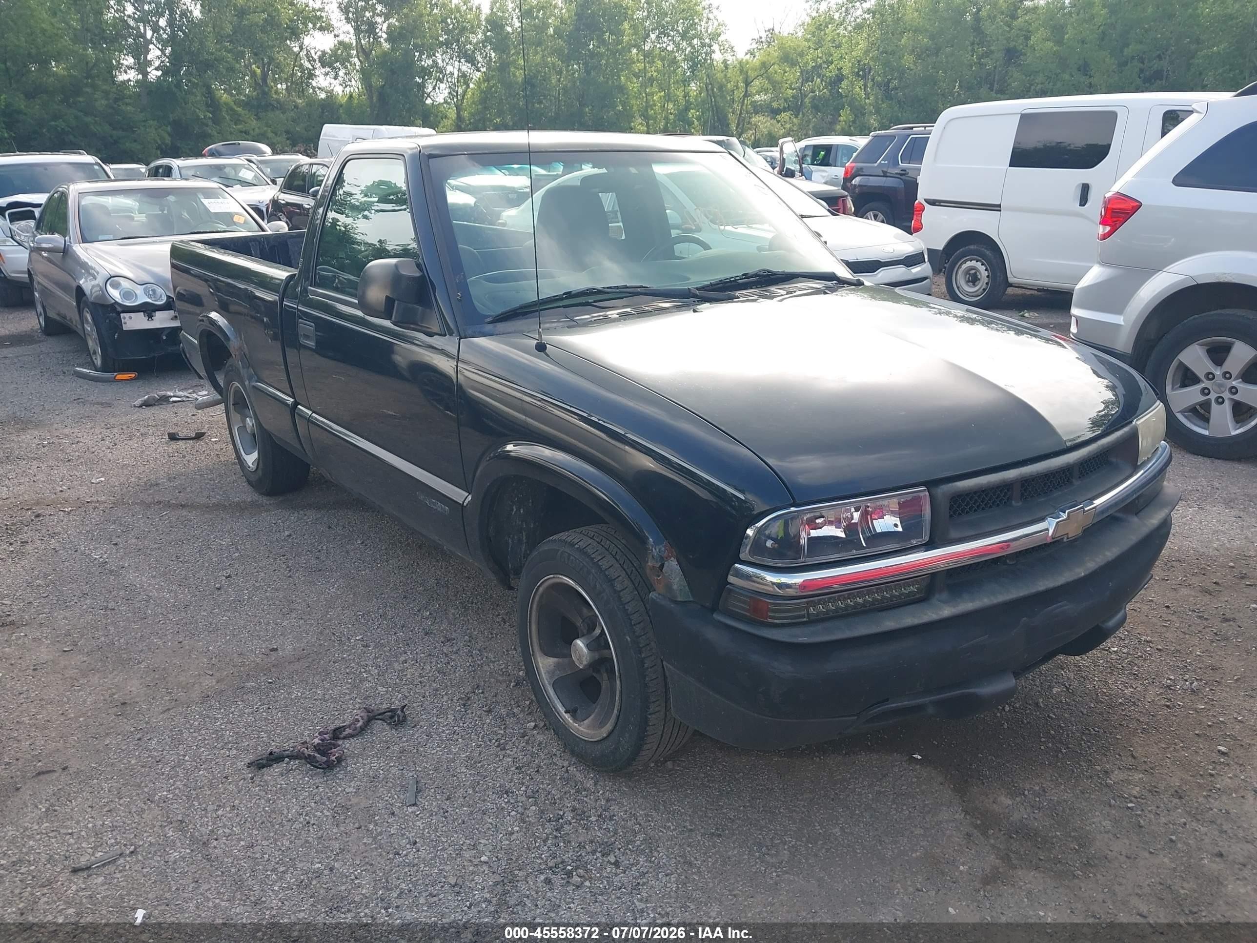 2003 Chevrolet S-10, VIN 1GCCS14H238206665 — Front end