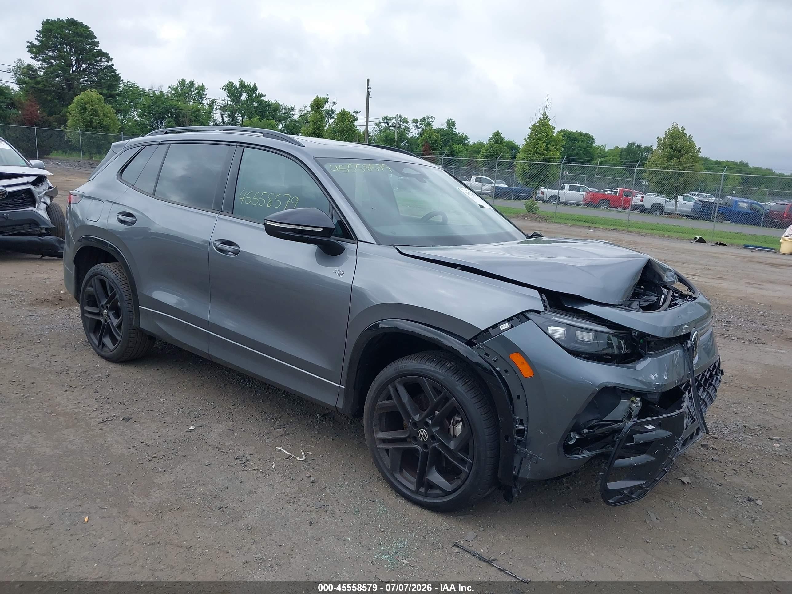 2025 Volkswagen Tiguan SE R-Line Black, VIN 3VVGR7RM1SM035411 — Перед