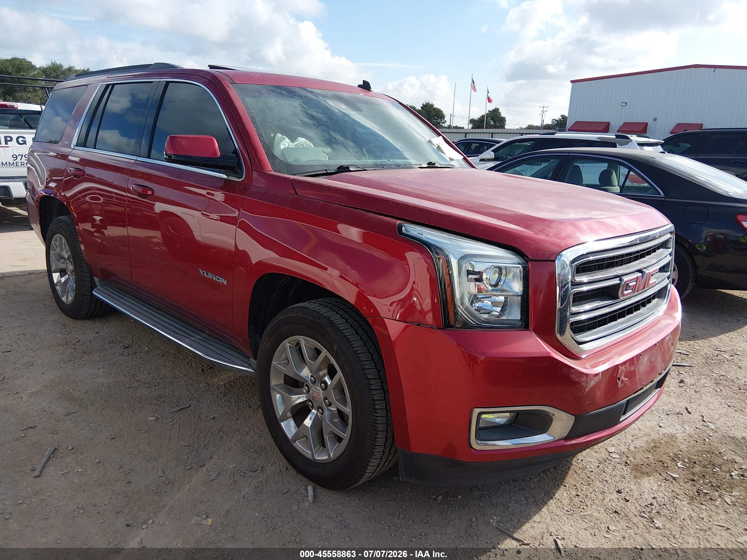 2015 GMC Yukon SLT, VIN 1GKS2BKC0FR111825 — Front end