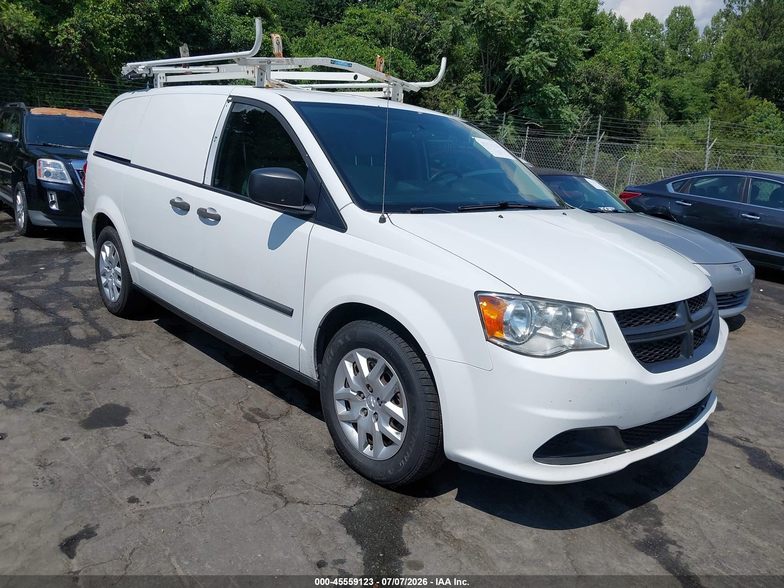 2015 Ram Cargo Van Tradesman, VIN 2C4JRGAGXFR537309 — Normal wear