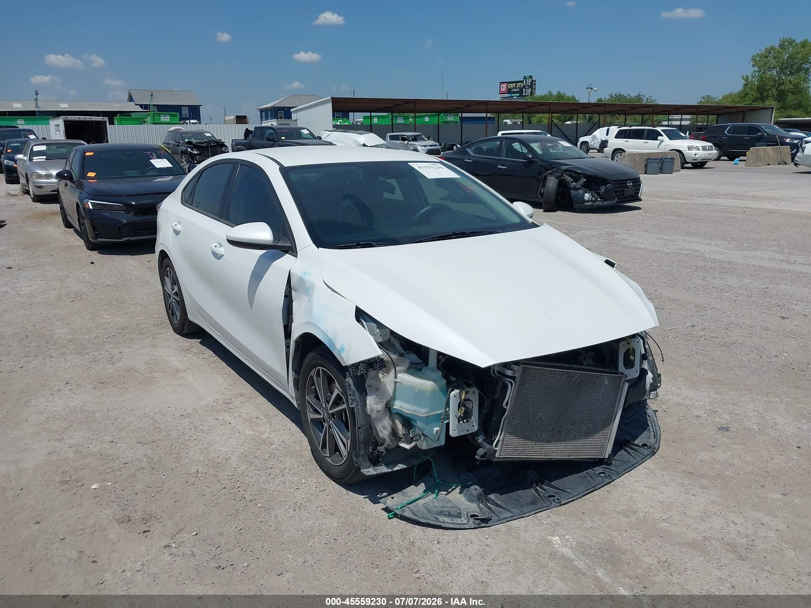 2022 Kia Forte LXS, VIN 3KPF24AD3NE441729 — Front end