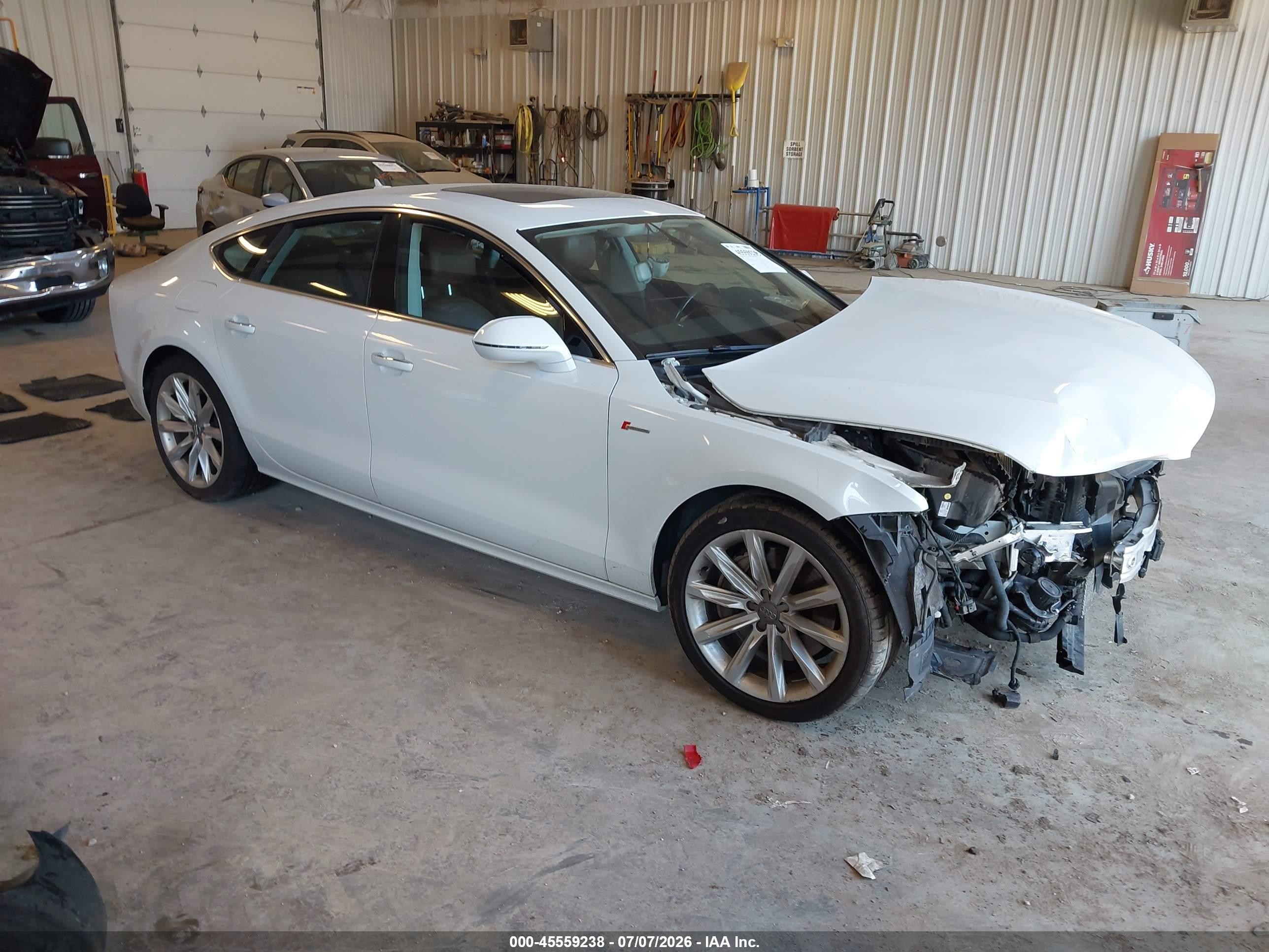 2013 Audi A7 Premium Plus, VIN WAUYGAFC5DN016335 — Перед