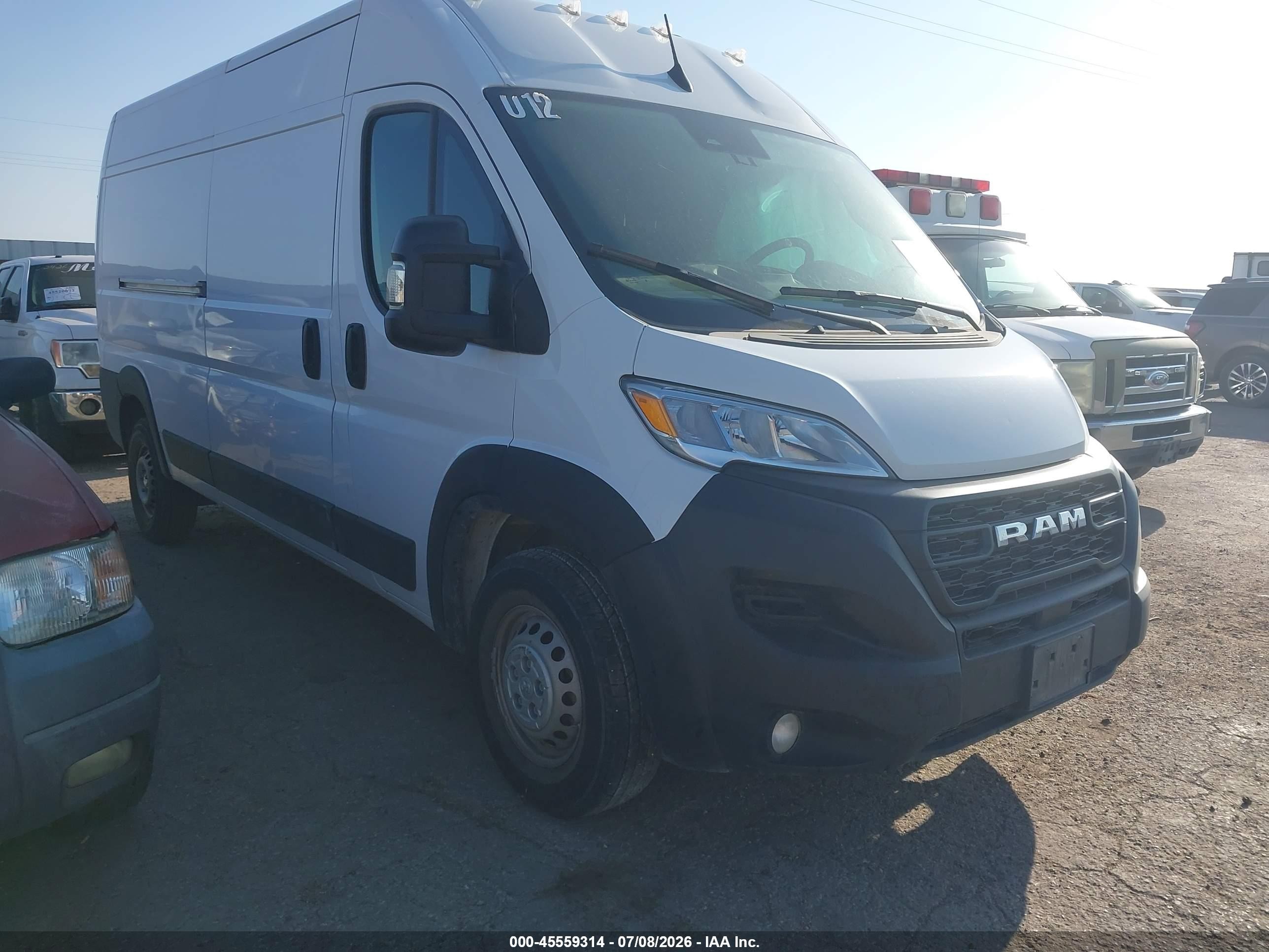 2024 Ram ProMaster Cargo Tradesman, VIN 3C6LRVDG5RE132142 — Бок