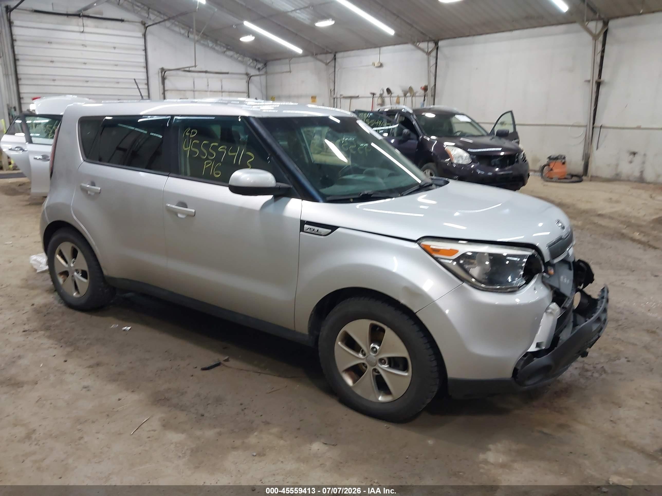 2016 Kia Soul, VIN KNDJN2A22G7827744 — Front end