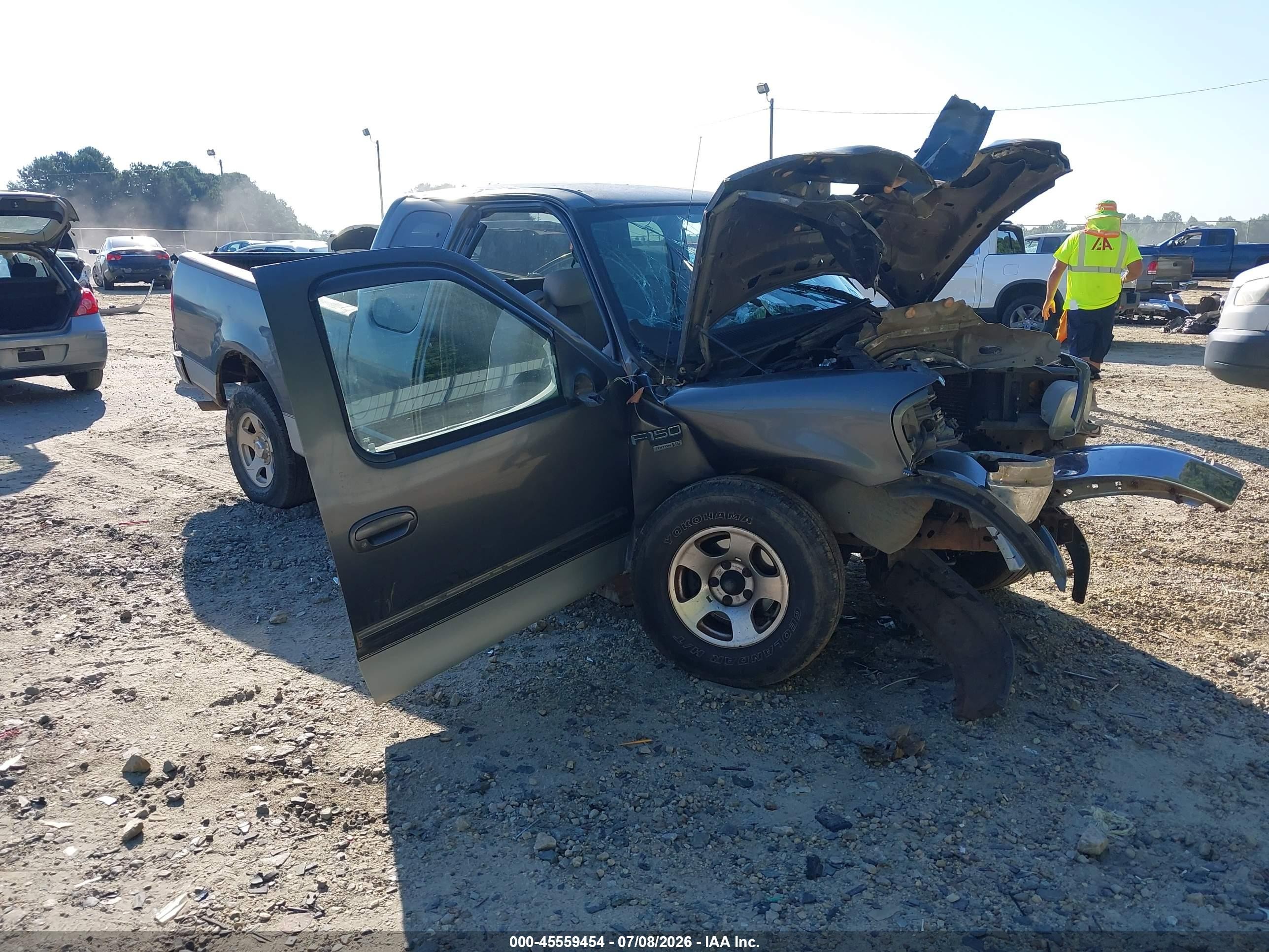 2003 Ford F-150 XL, VIN 1FTRX17W63NA71598 — Перед