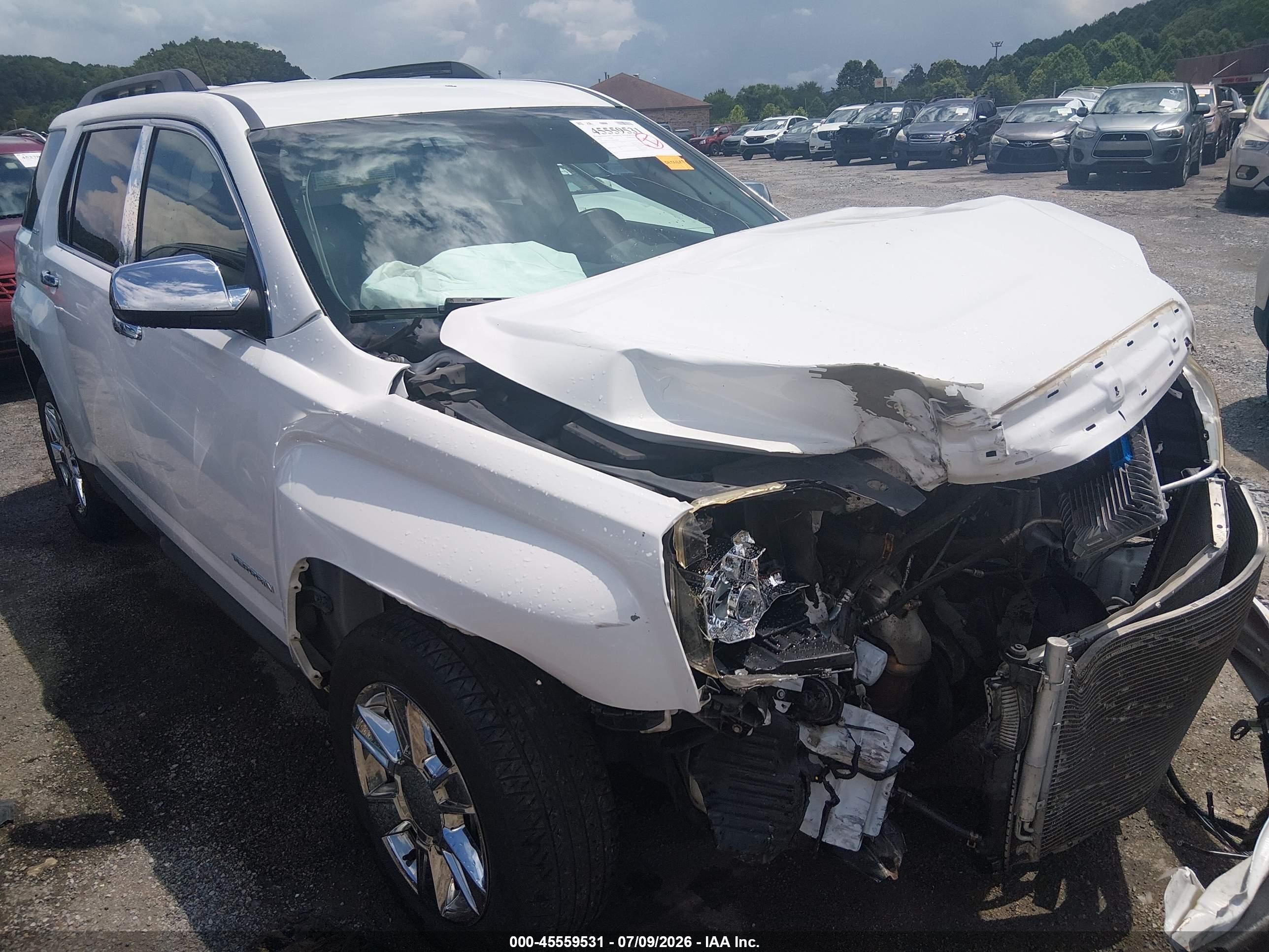 2013 GMC Terrain SLE, VIN 2GKFLTE3XD6226280 — Front end
