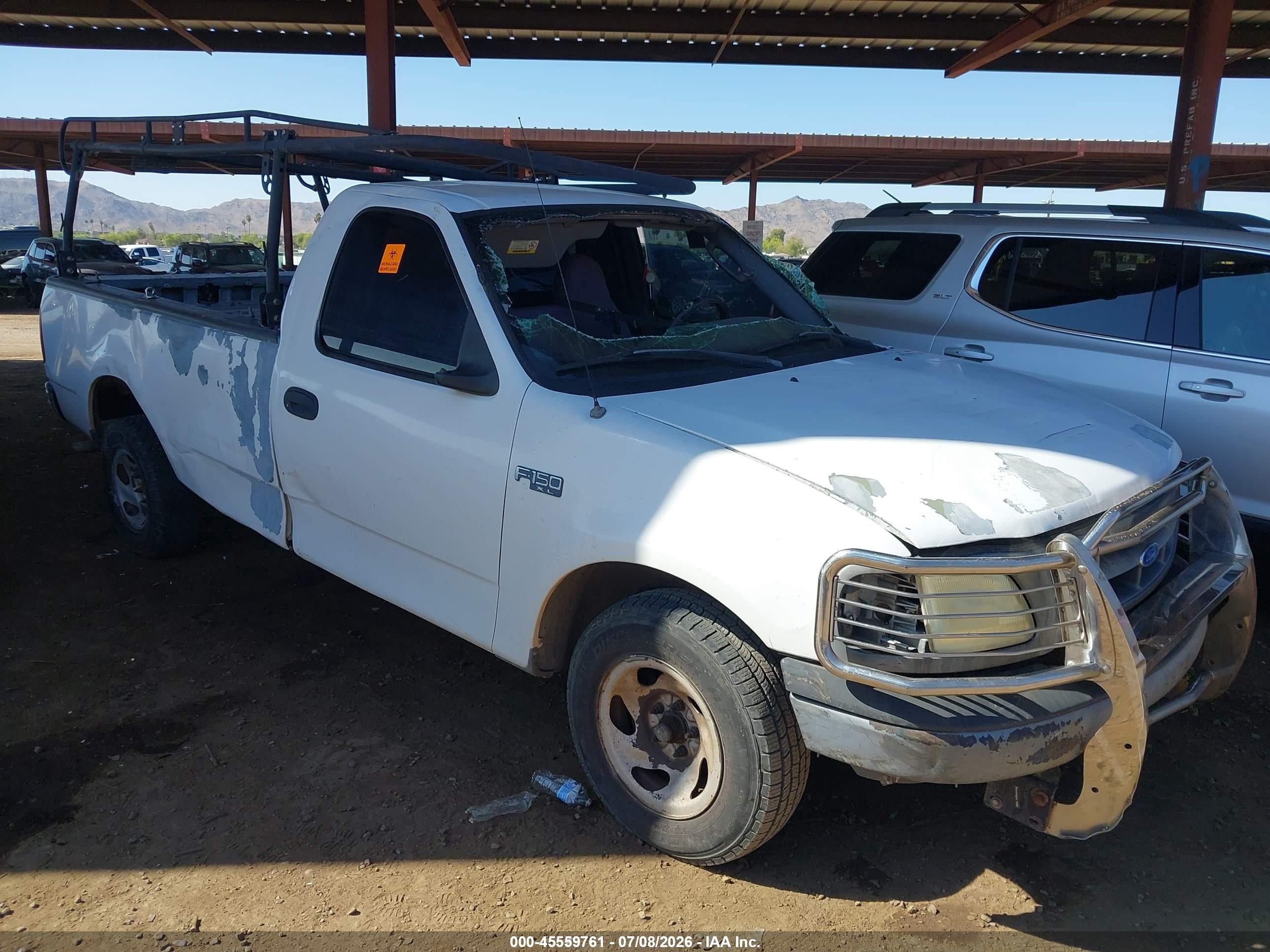 2002 Ford F-150 XL, VIN 1FTRF17222KD14744 — Front end