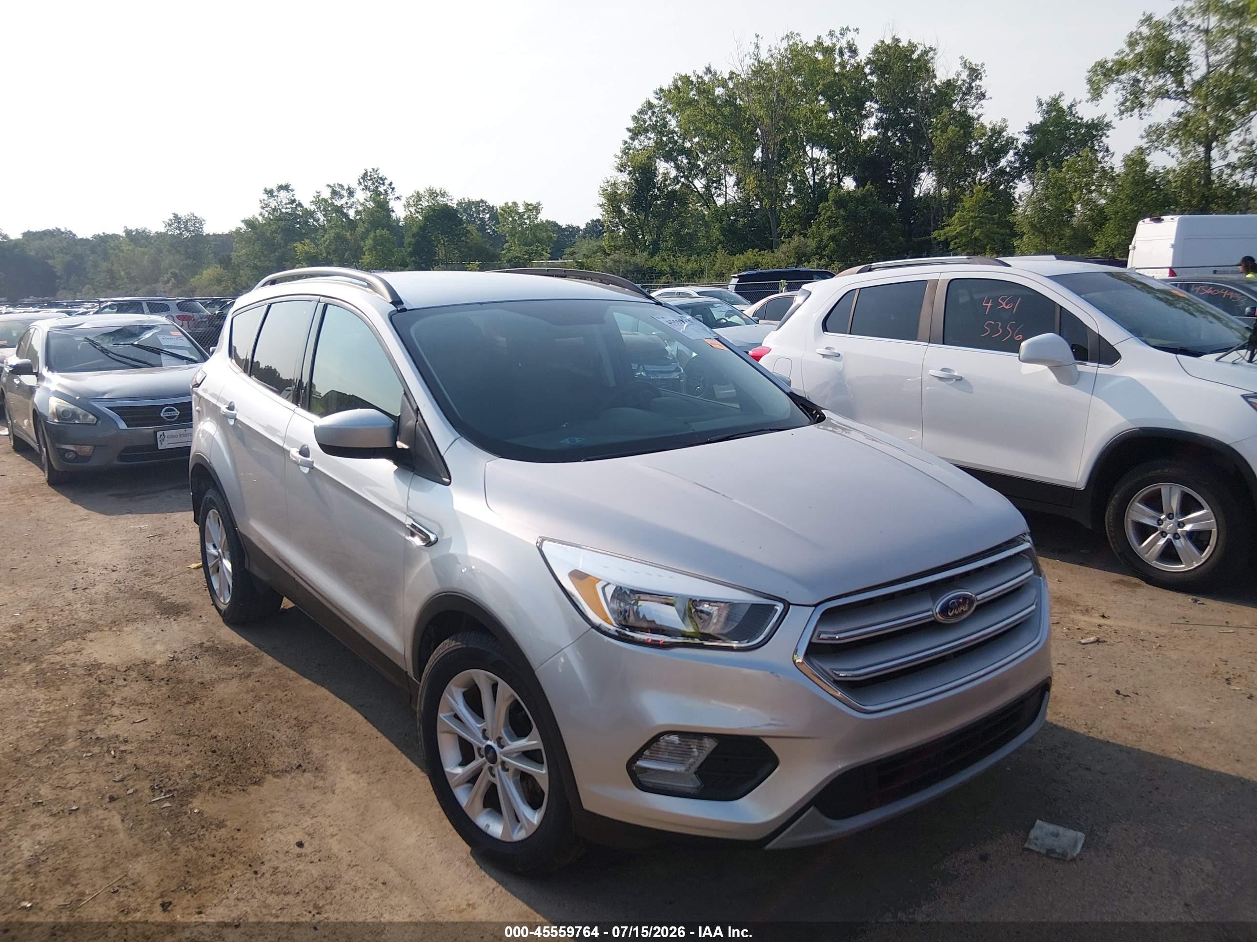 2018 Ford Escape SE, VIN 1FMCU9GD1JUD17810 — Front end