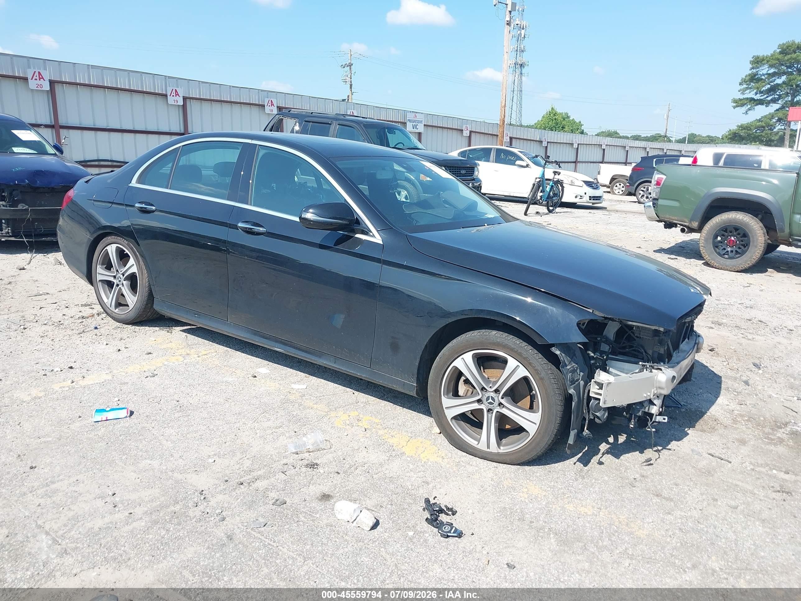 2018 Mercedes-Benz E 300, VIN WDDZF4KBXJA340575 — Front end