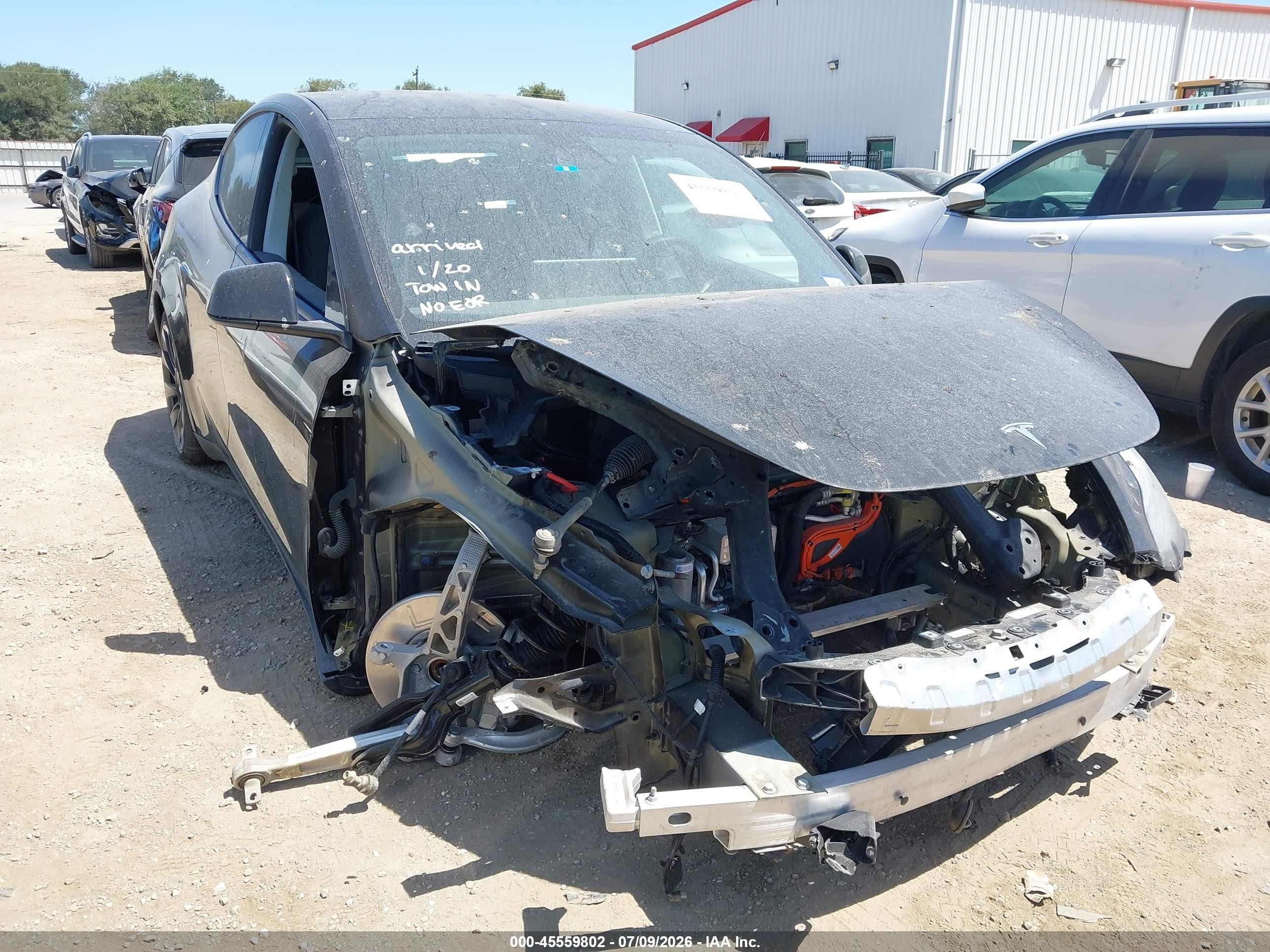 2022 Tesla Model Y Long Range, VIN 7SAYGDEE2NF359405 — Front end