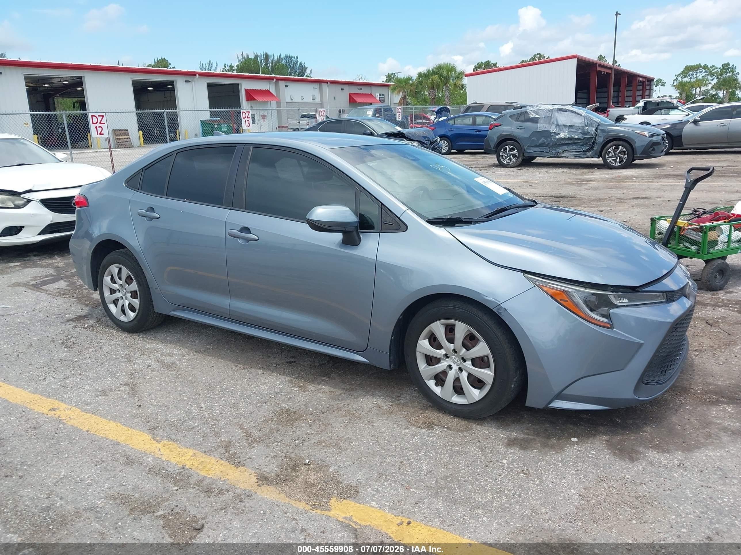 2021 Toyota Corolla LE, VIN JTDEPMAE1MJ125687 — Front end