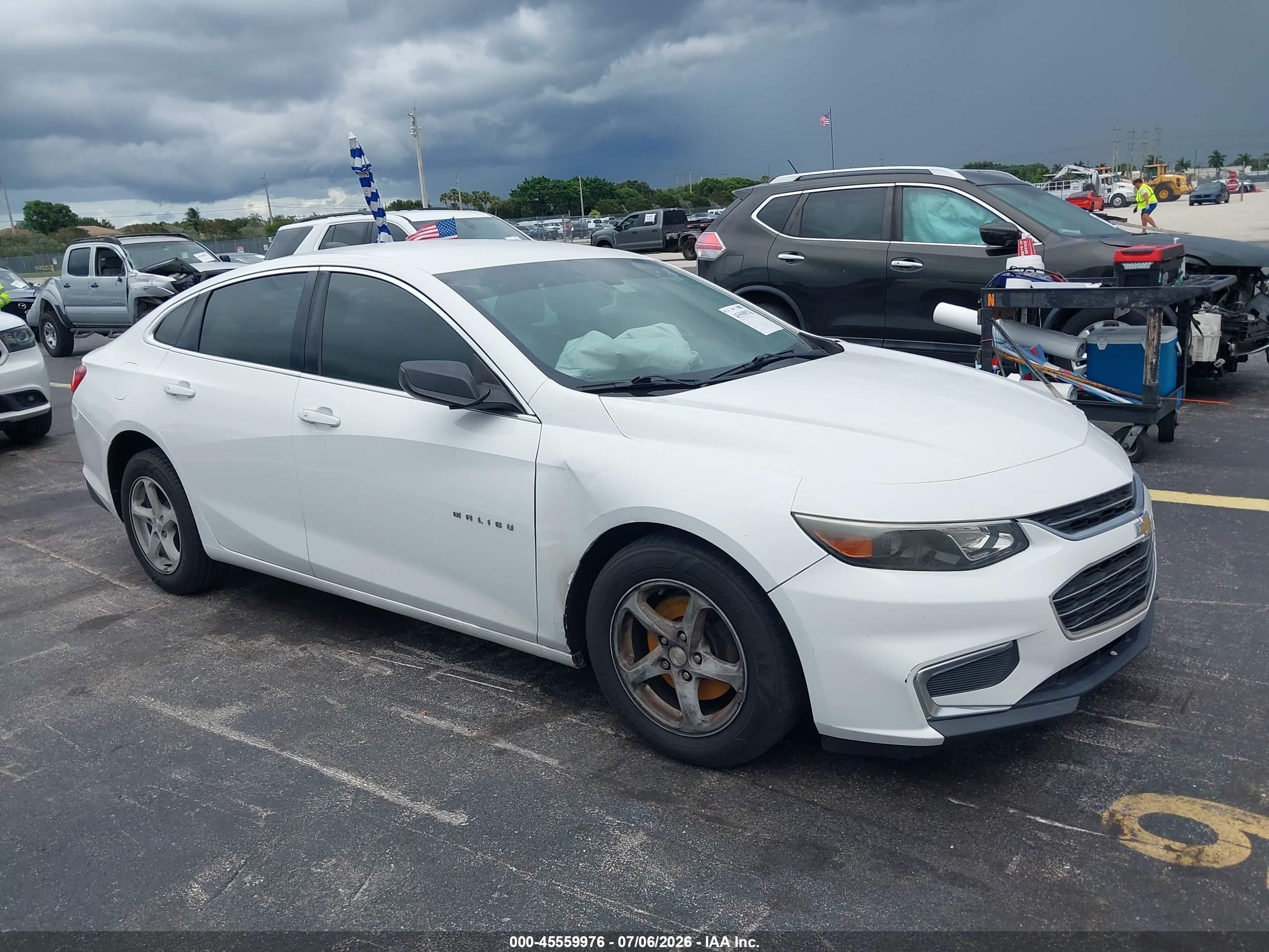 2016 Chevrolet Malibu LS, VIN 1G1ZB5ST2GF173508 — Front end