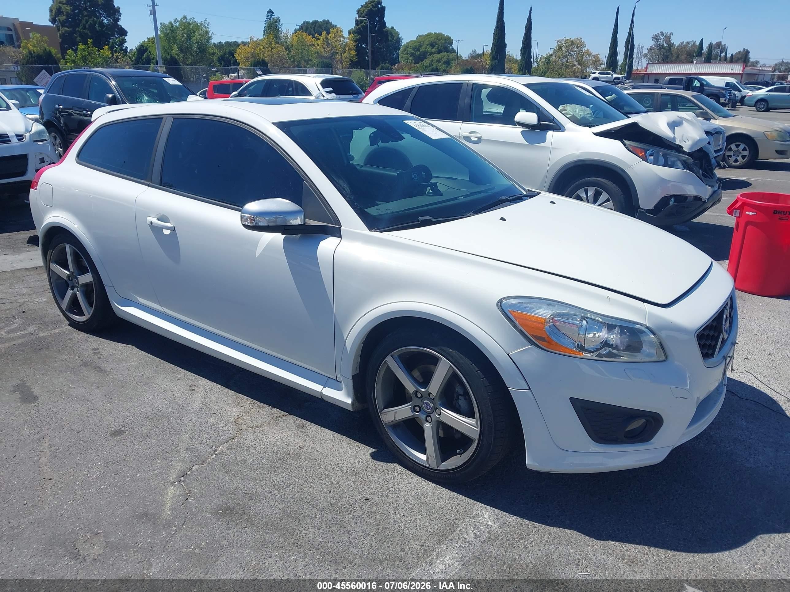 2011 Volvo C30, VIN YV1672MK9B2208893 — Side
