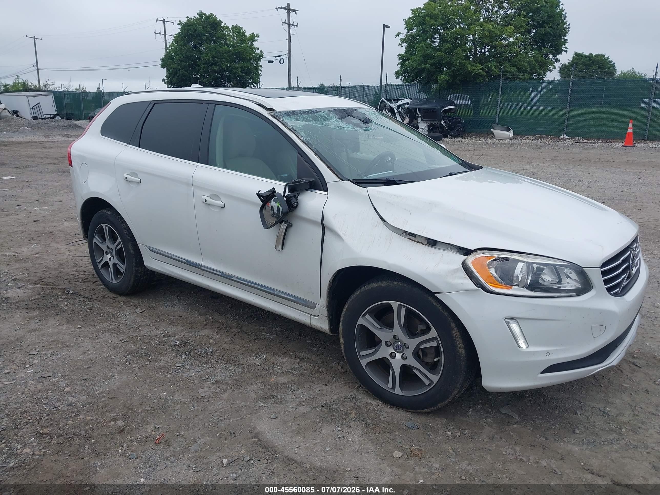 2015 Volvo XC60 T6 Platinum, VIN YV4902RD0F2626375 — Front end
