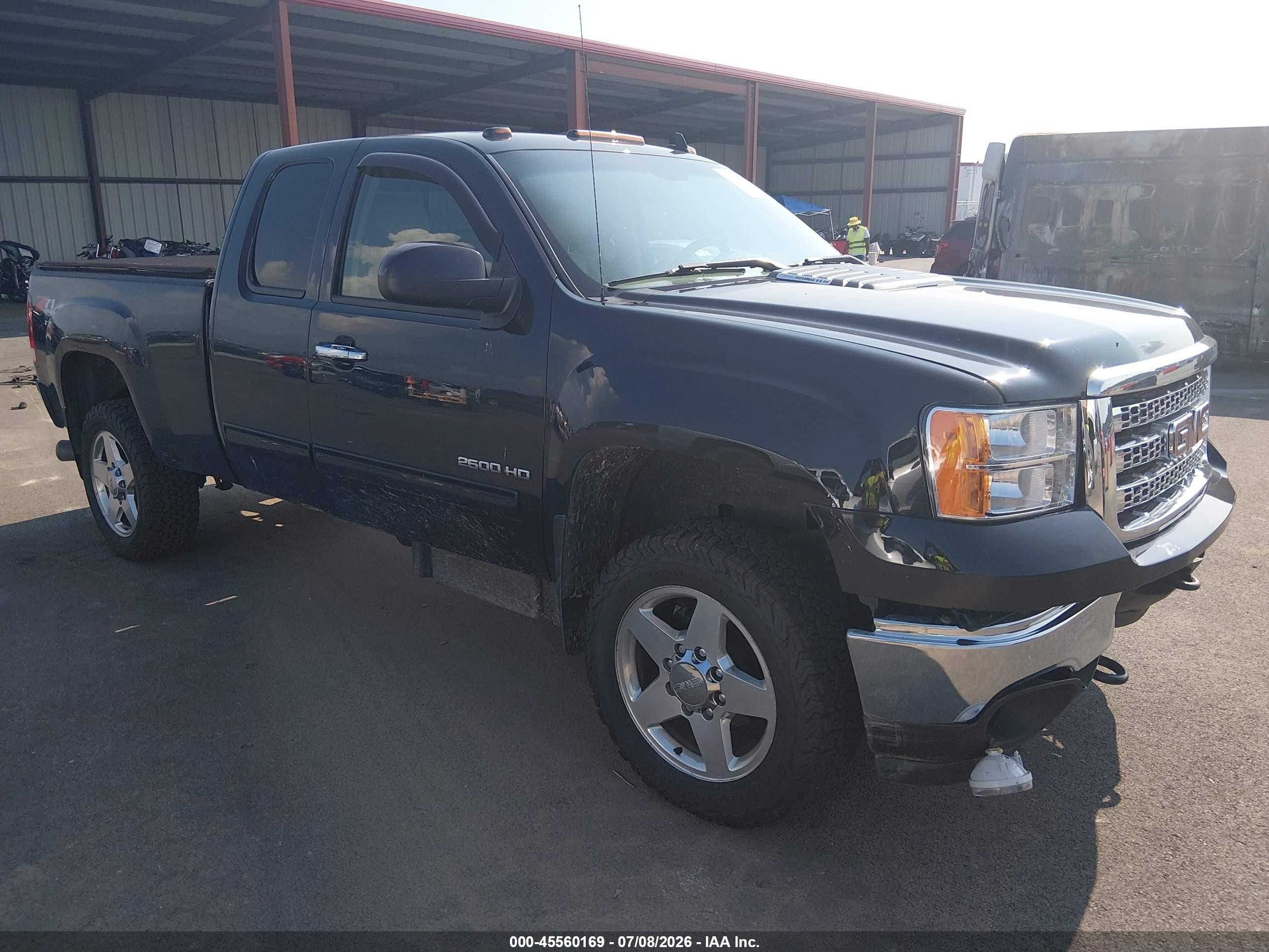 2012 GMC Sierra 2500HD SLT, VIN 1GT221E80CZ280185 — Front end