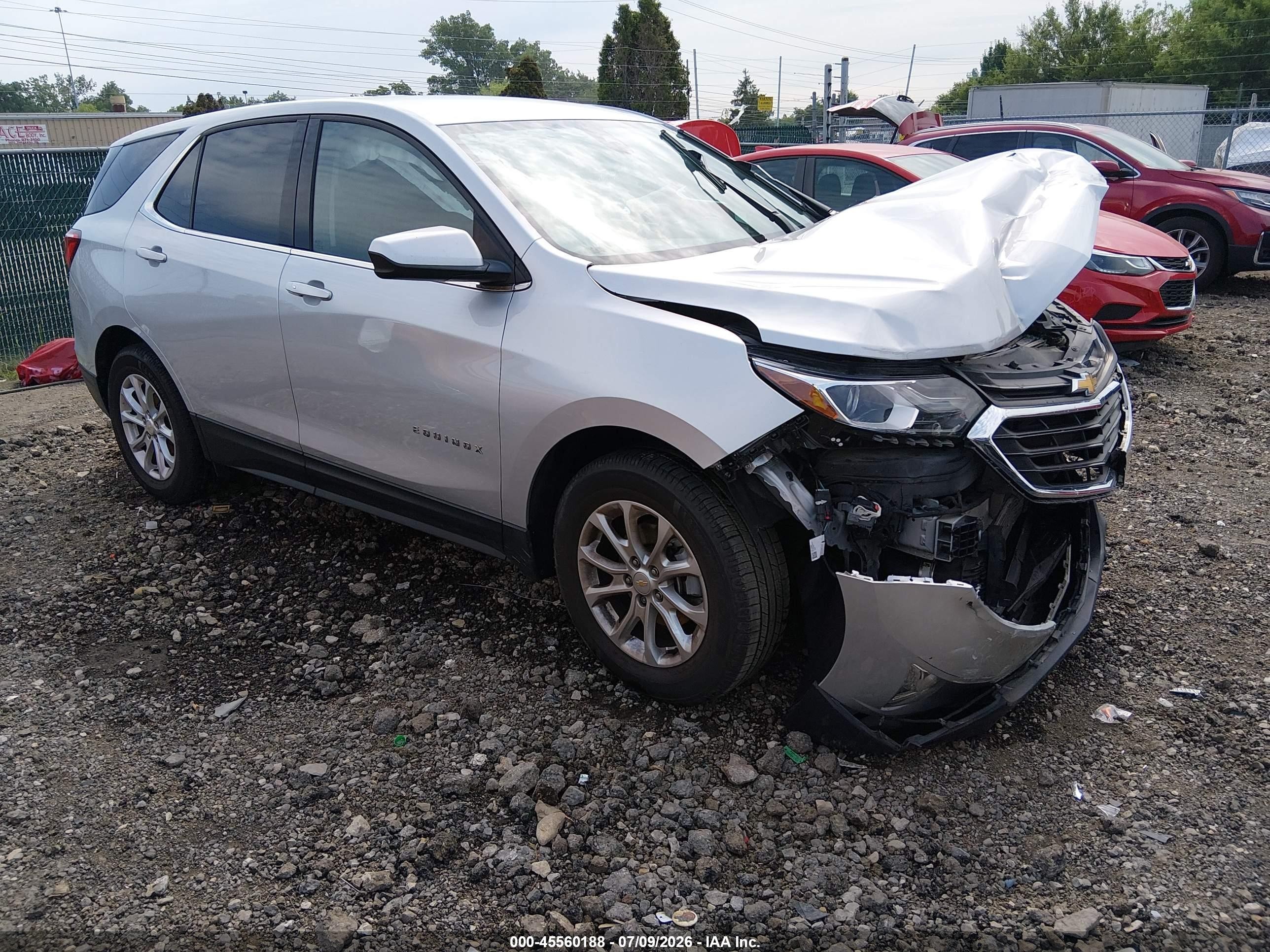 2020 Chevrolet Equinox LT, VIN 2GNAXKEV6L6154604 — Front end