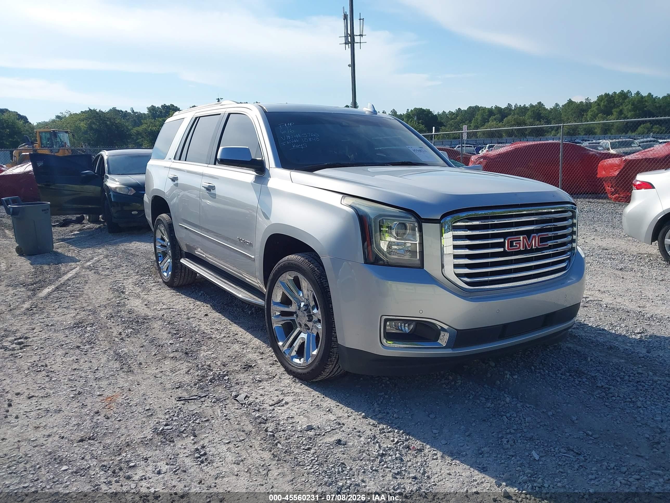 2019 GMC Yukon SLT, VIN 1GKS2BKC4KR145762 — Front end