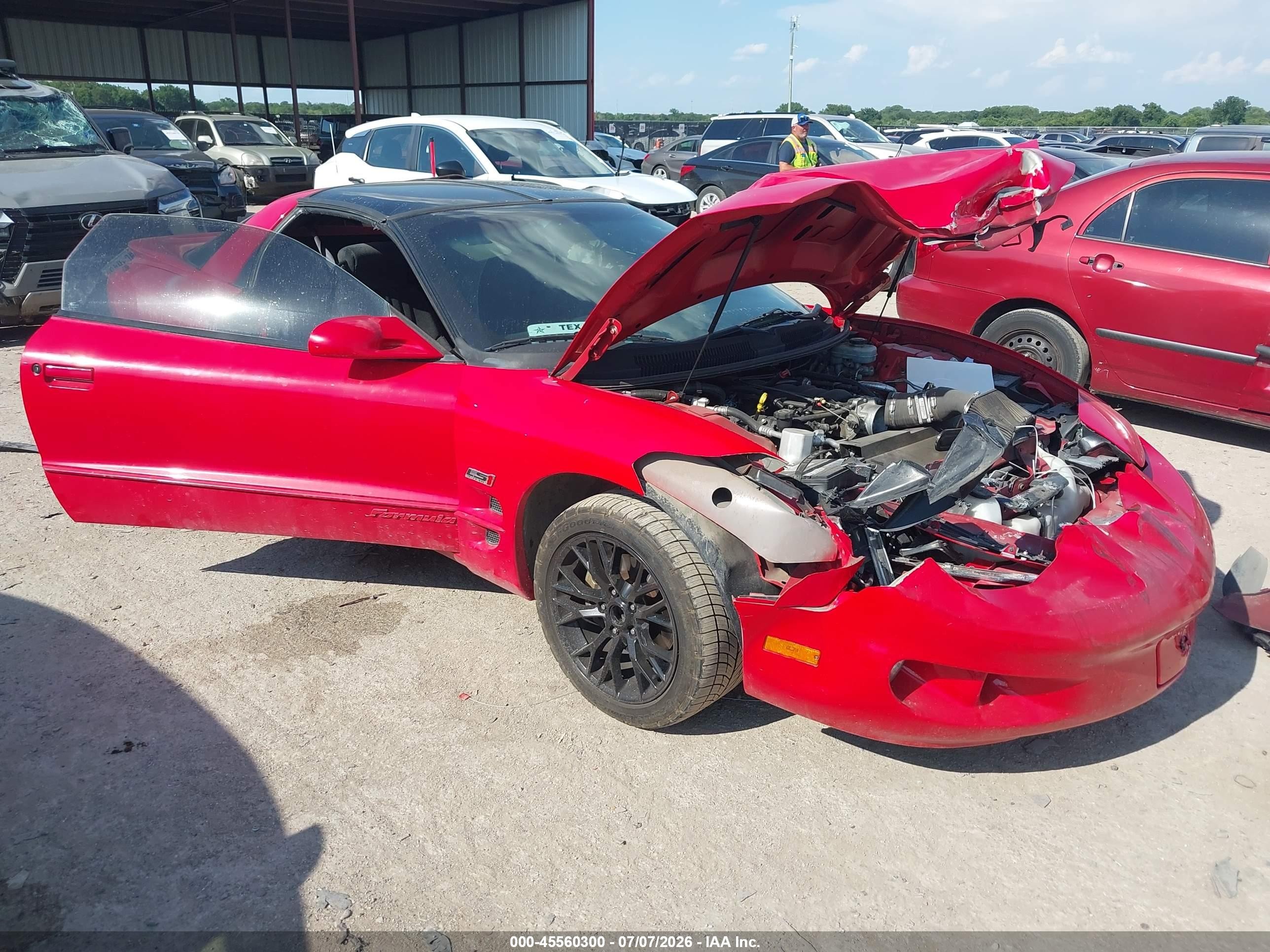 2001 Pontiac Firebird Formula, VIN 2G2FV22G512116851 — Front end