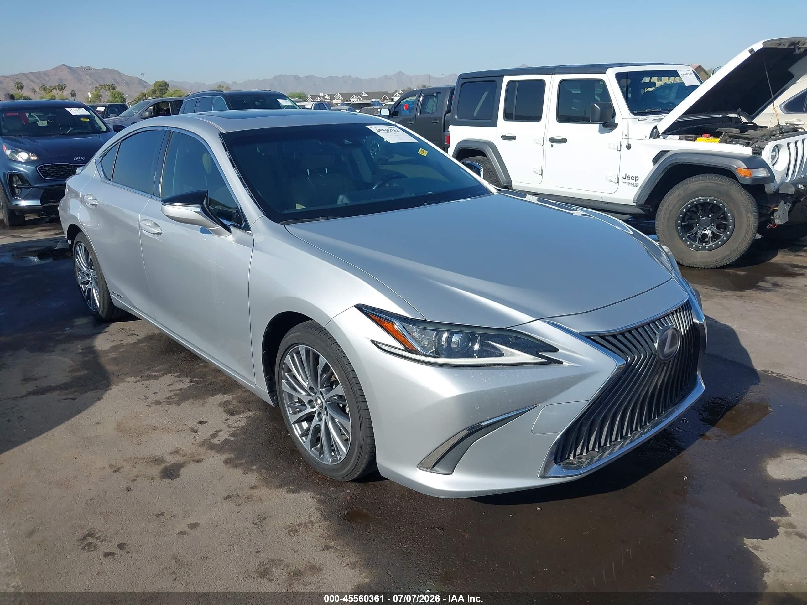 2019 Lexus ES 300h Ultra Luxury, VIN JTHB21B16K2023433 — Rear end