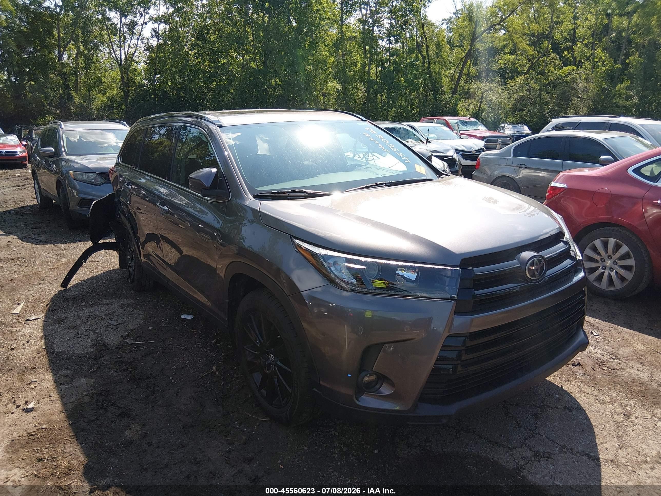 2019 Toyota Highlander XLE, VIN 5TDJZRFH2KS609361 — Rear end