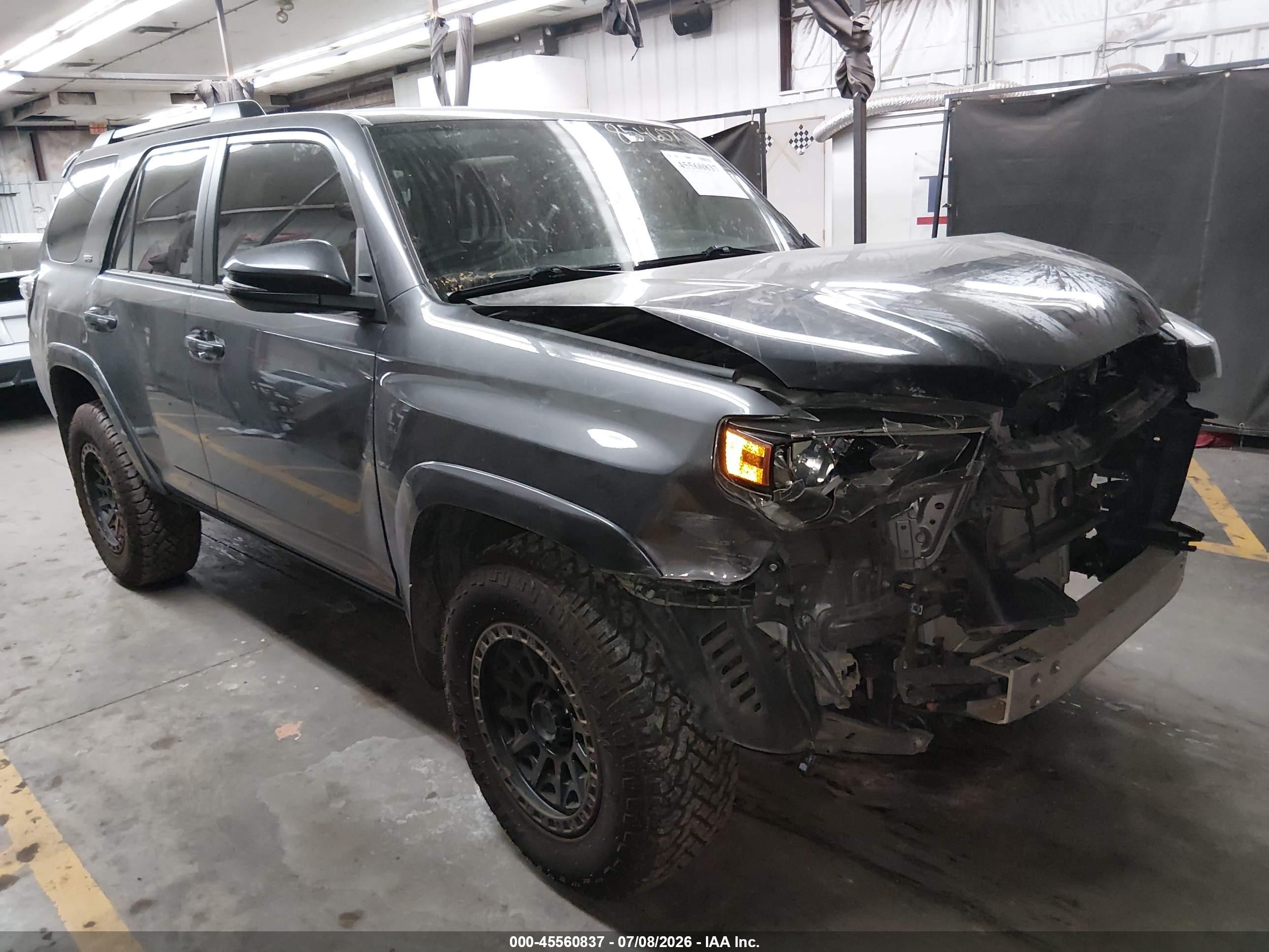 2019 Toyota 4Runner Limited, VIN JTEZU5JR3K5212589 — Front end