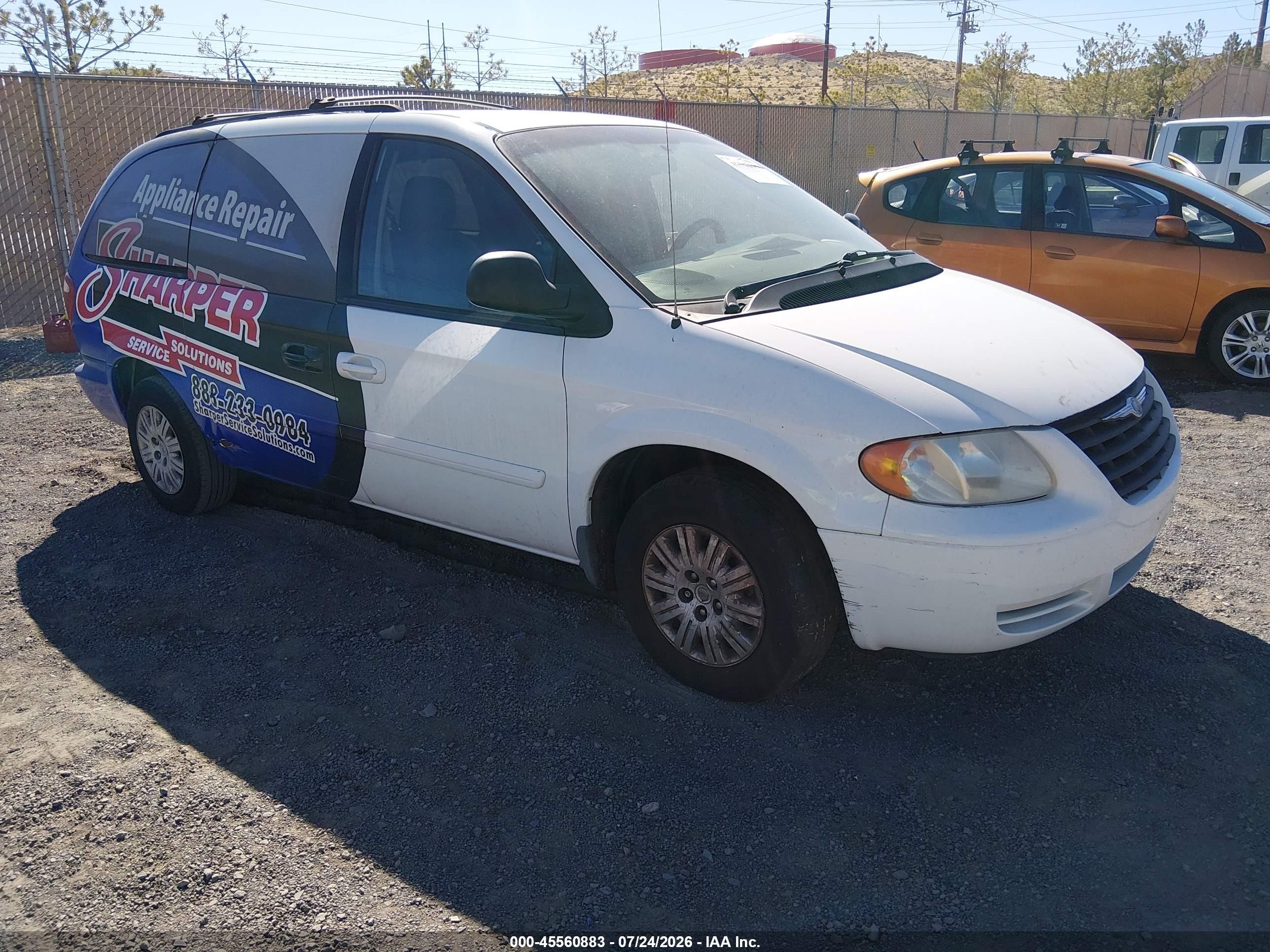 2007 Chrysler Town & Country LX, VIN 2A4GP44R47R213389 — Normal wear