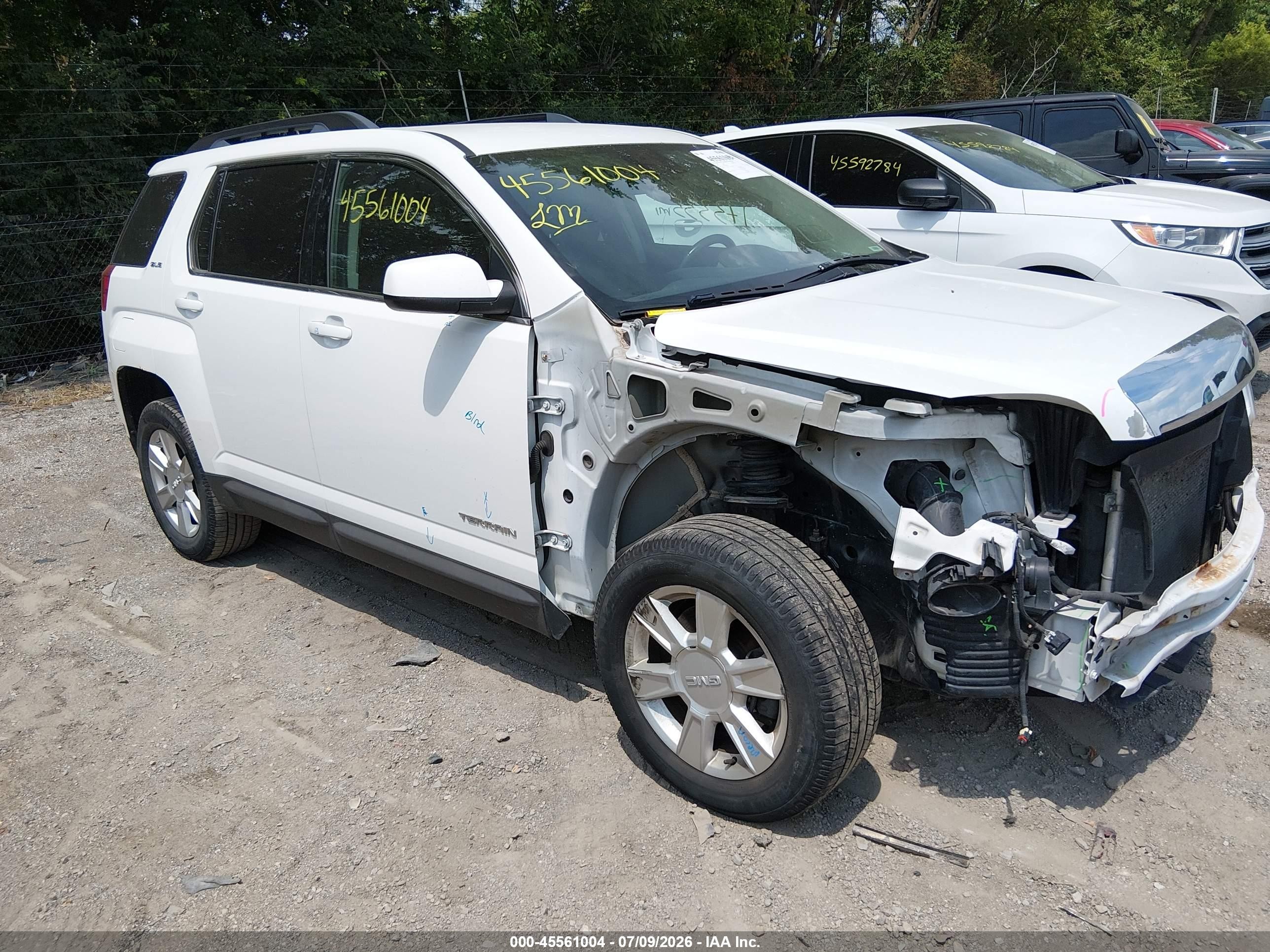 2013 GMC Terrain SLE, VIN 2GKFLSE32D6399785 — Front end