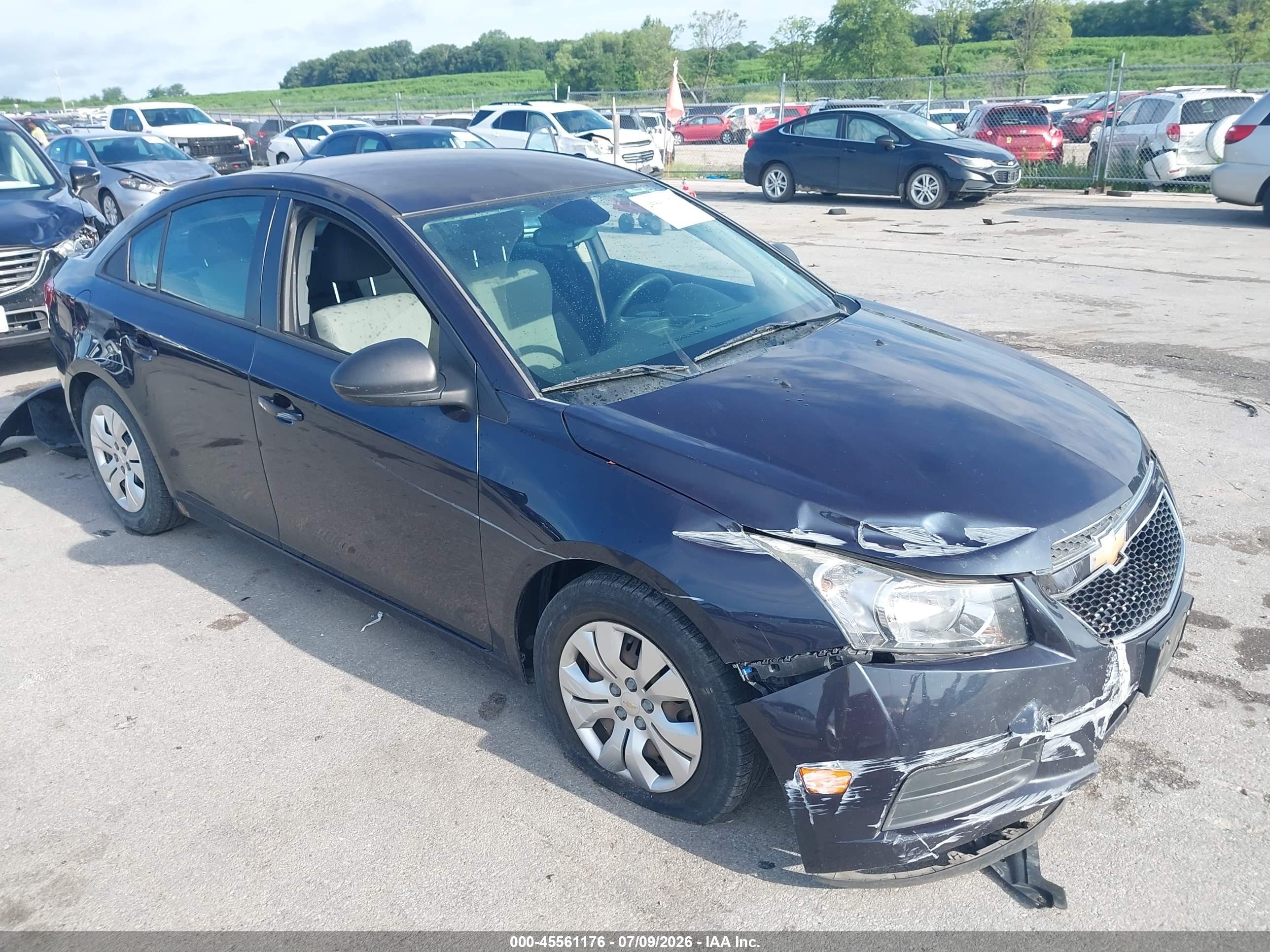 2014 Chevrolet Cruze LS, VIN 1G1PA5SG2E7174484 — Front end