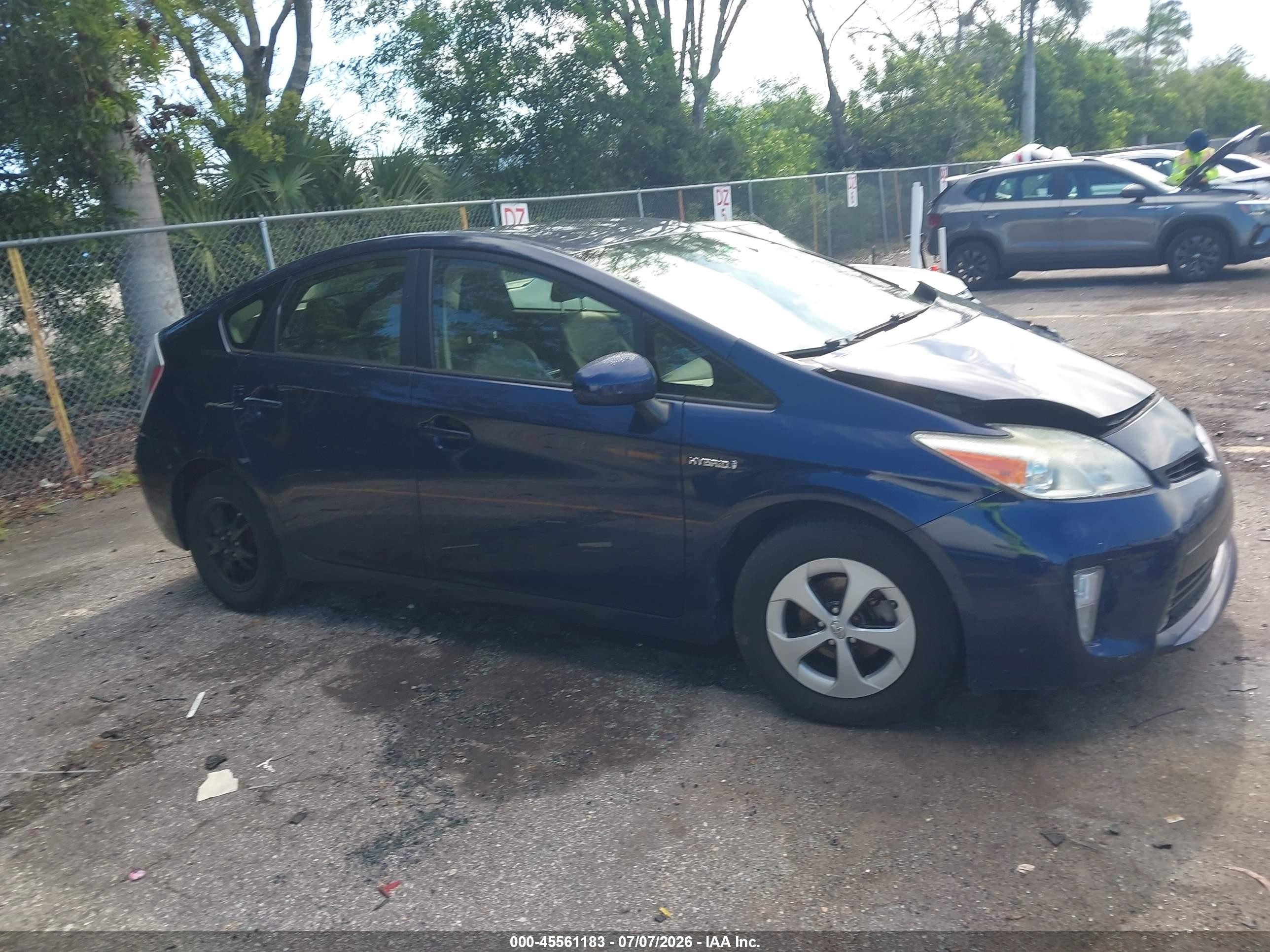 2015 Toyota Prius Two, VIN JTDKN3DU9F0416341 — Front end
