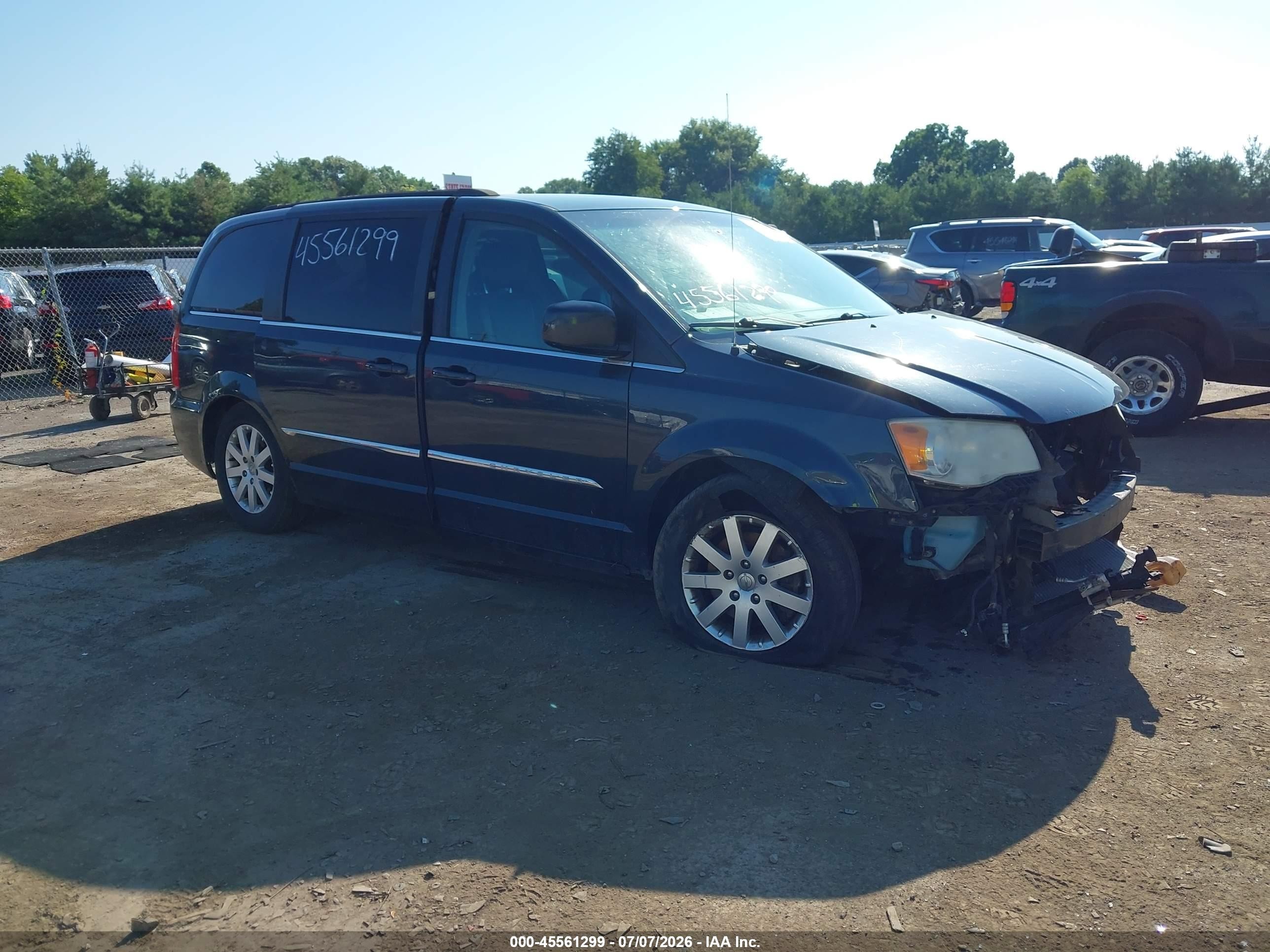 2013 Chrysler Town & Country Touring, VIN 2C4RC1BG8DR778654 — Перед