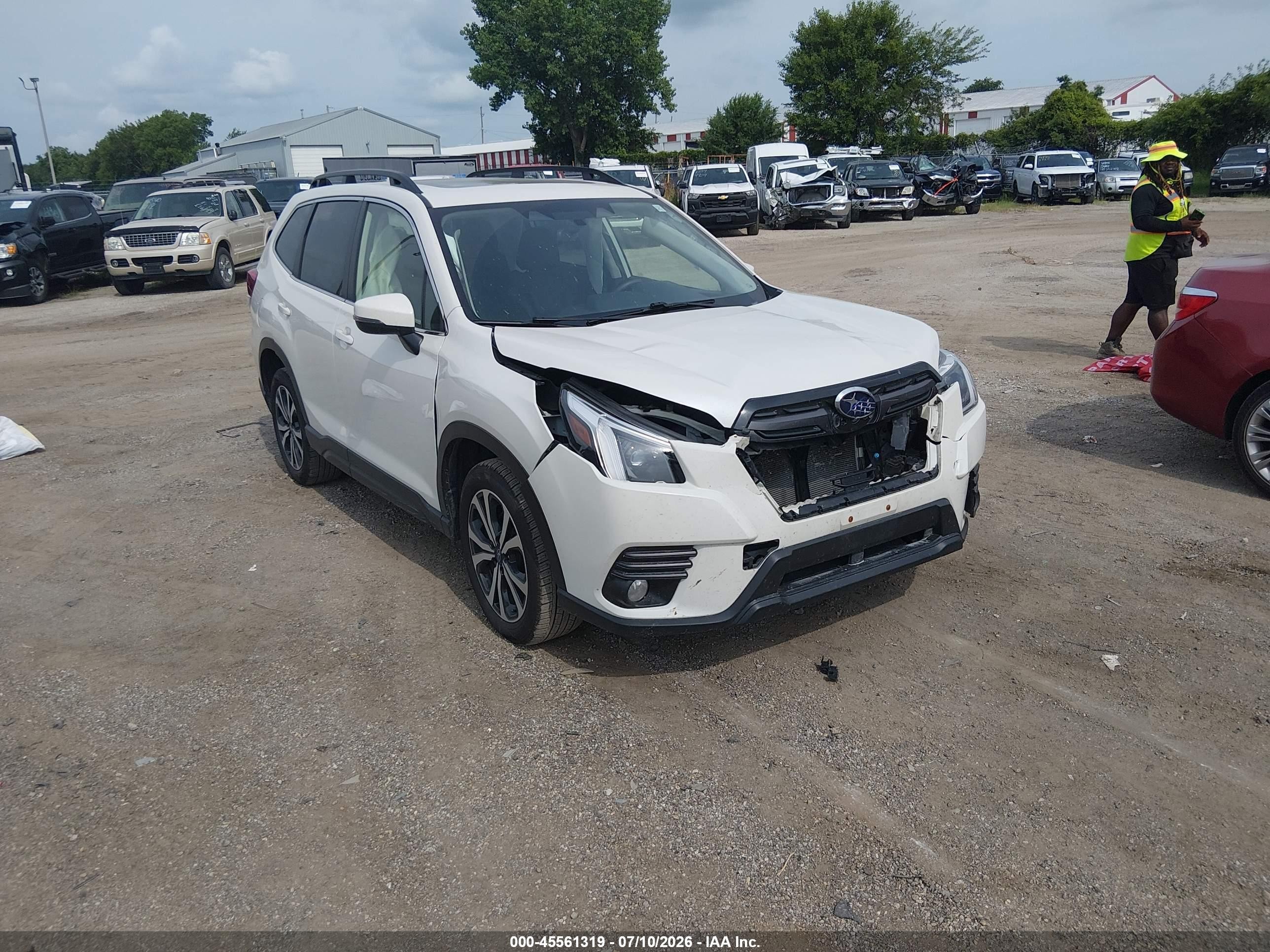 2023 Subaru Forester Limited, VIN JF2SKANC6PH440426 — Front end